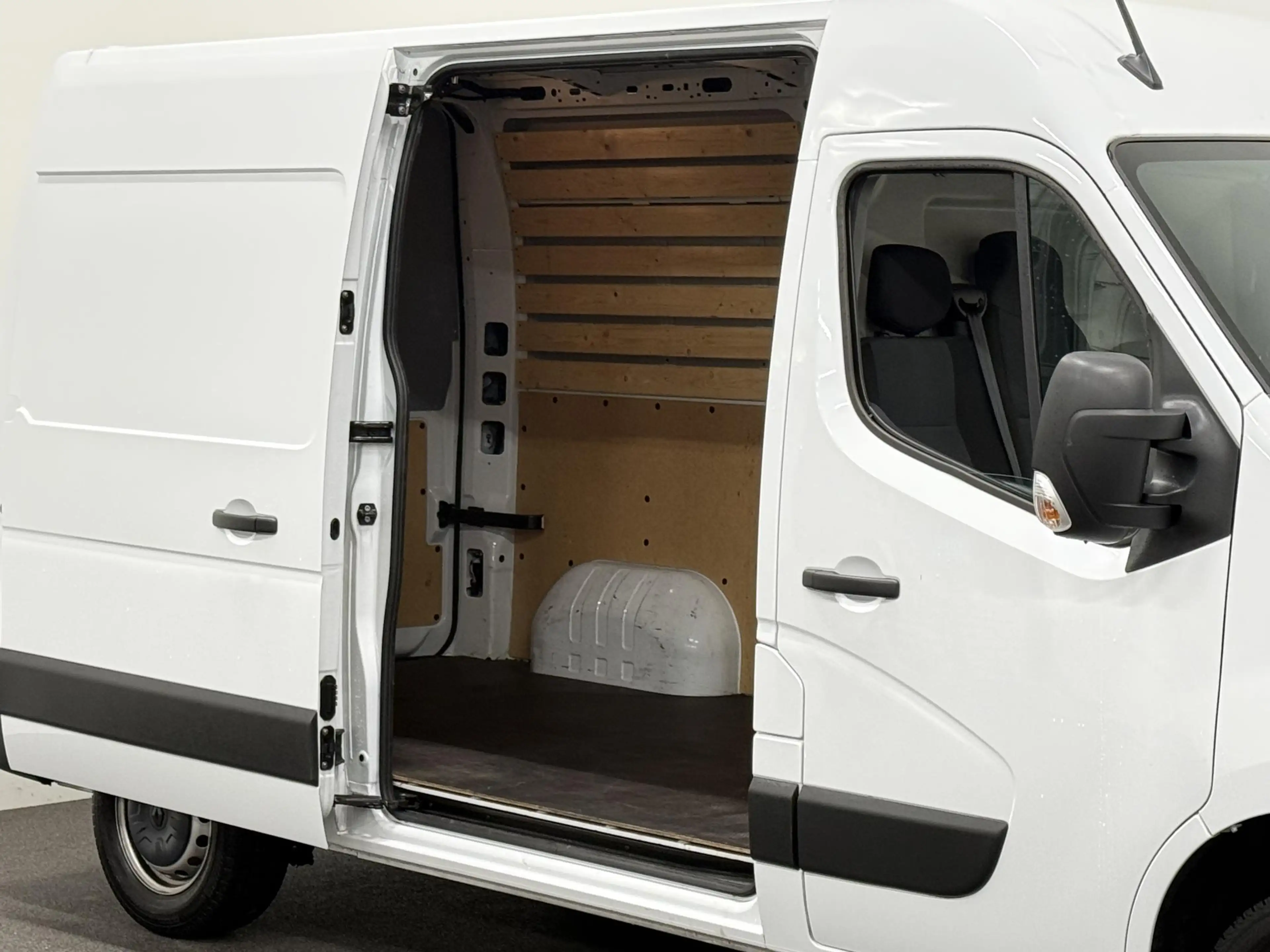 Renault Master T33 2.3 dCi 135 L2H2 Airco Cruise control Parkeers — photo 7