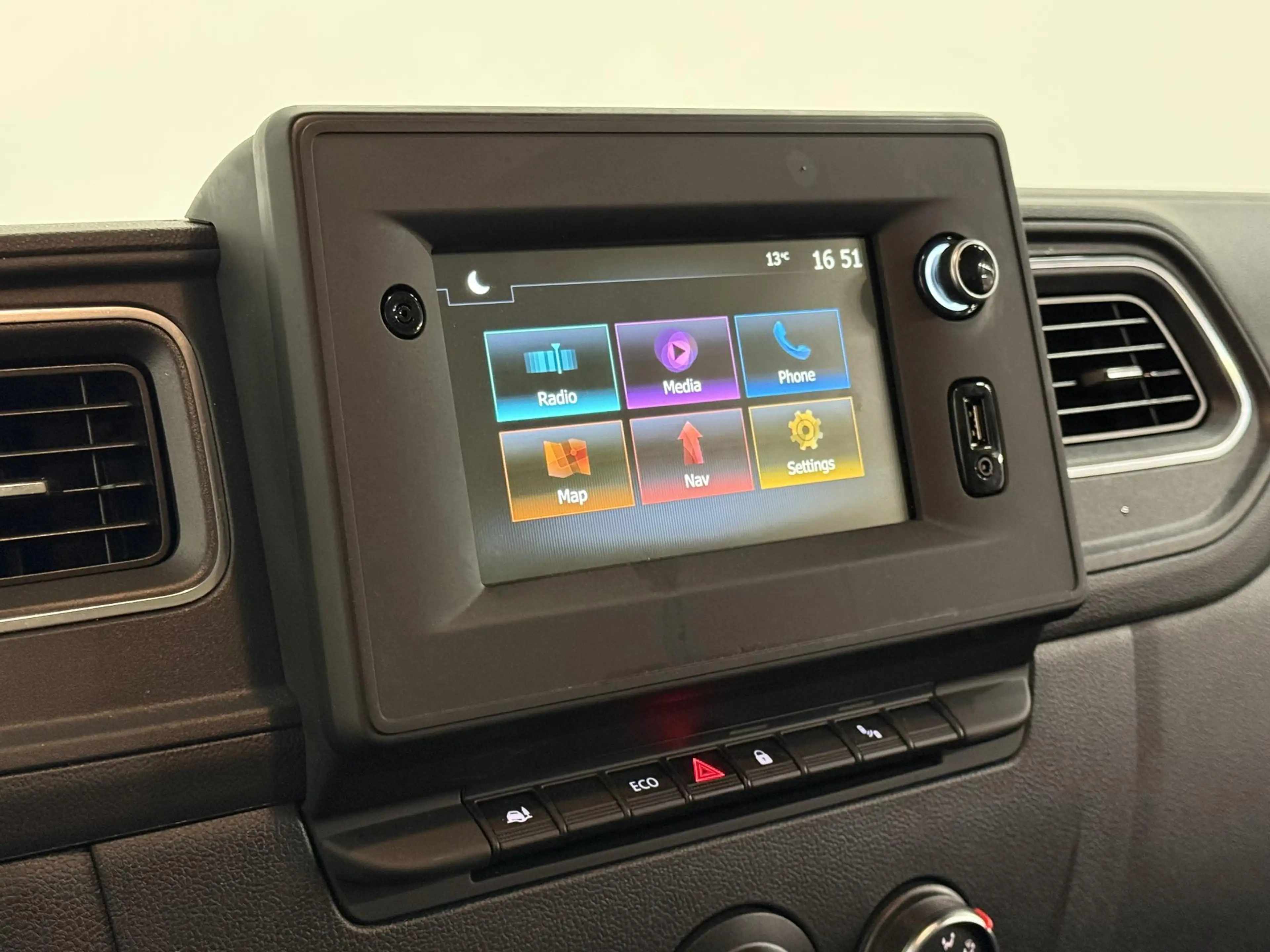Renault Master T33 2.3 dCi 135 L2H2 Airco Cruise control Parkeers — photo 24