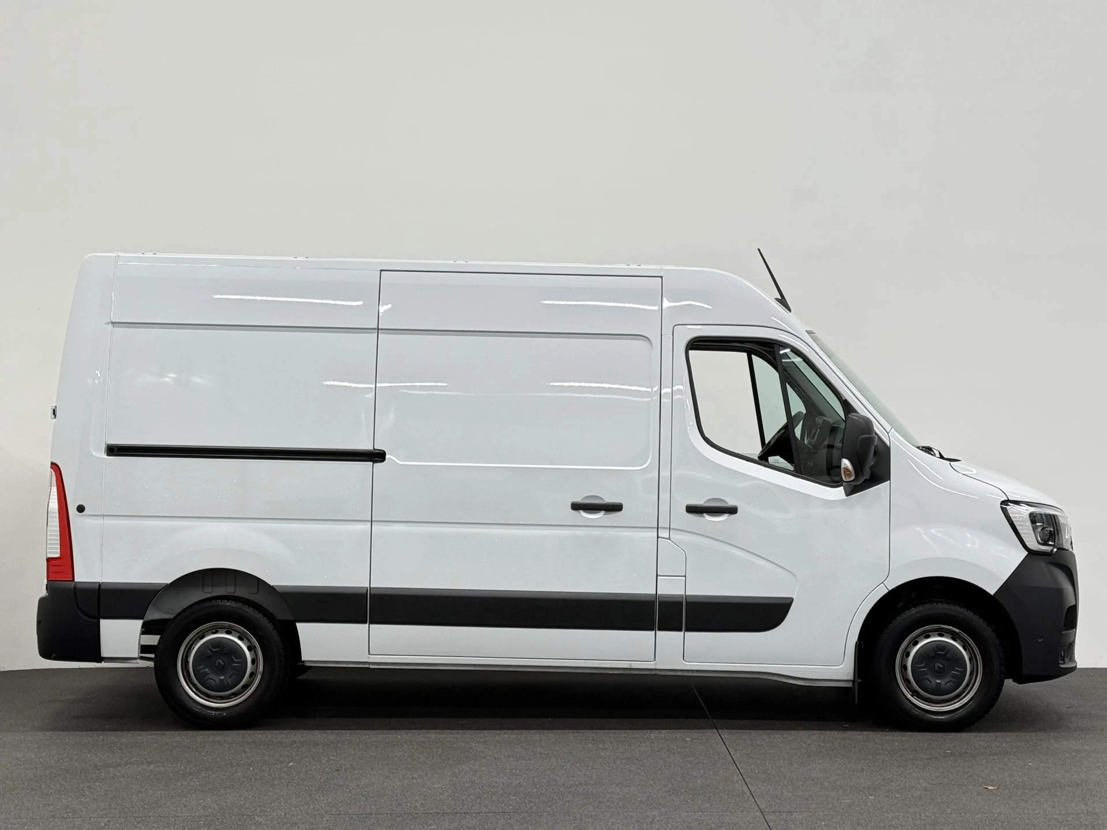 Renault Master T33 2.3 dCi 135 L2H2 Airco Cruise control Parkeers — photo 5