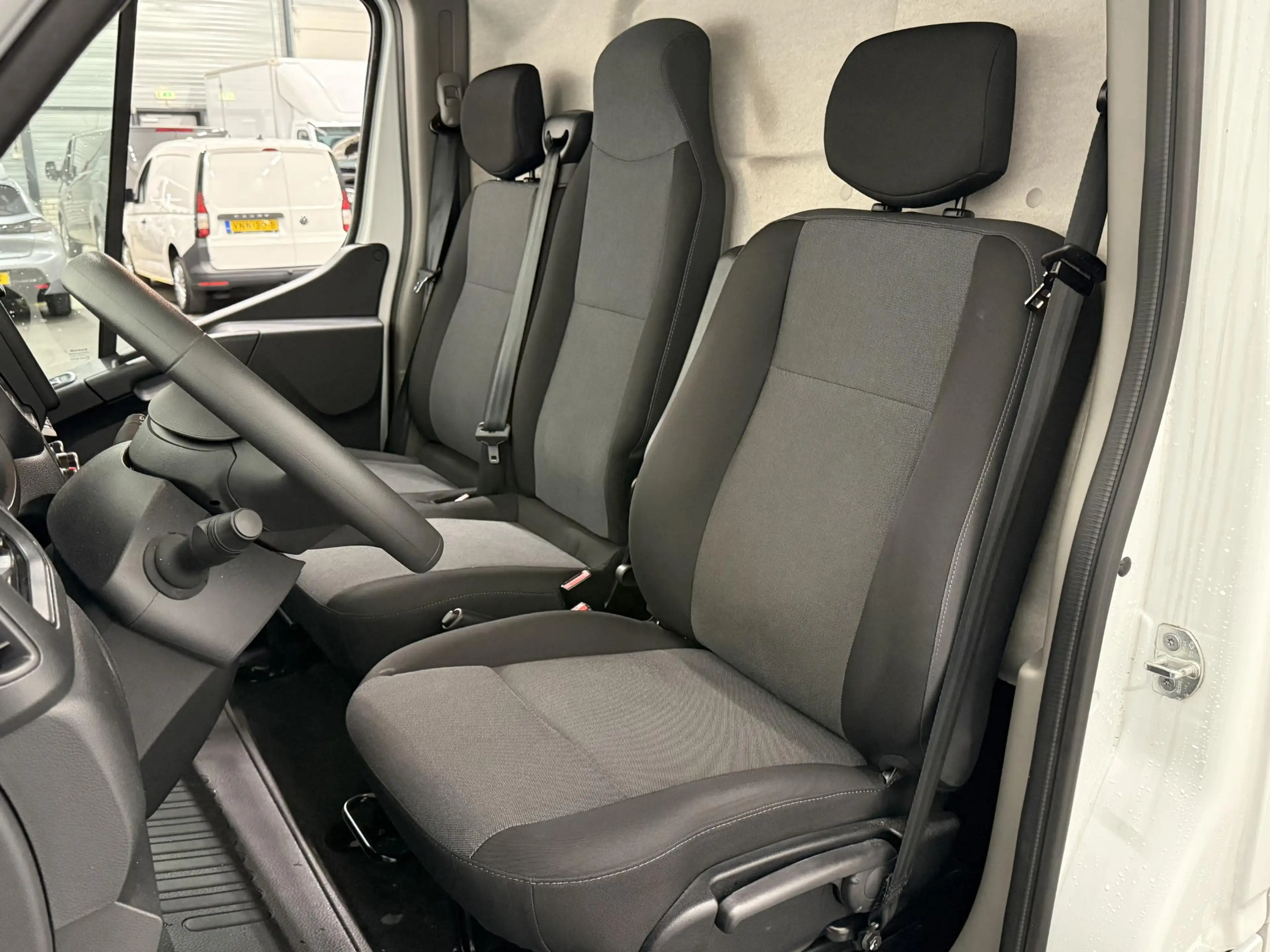 Renault Master T33 2.3 dCi 135 L2H2 Airco Cruise control Parkeers — photo 2