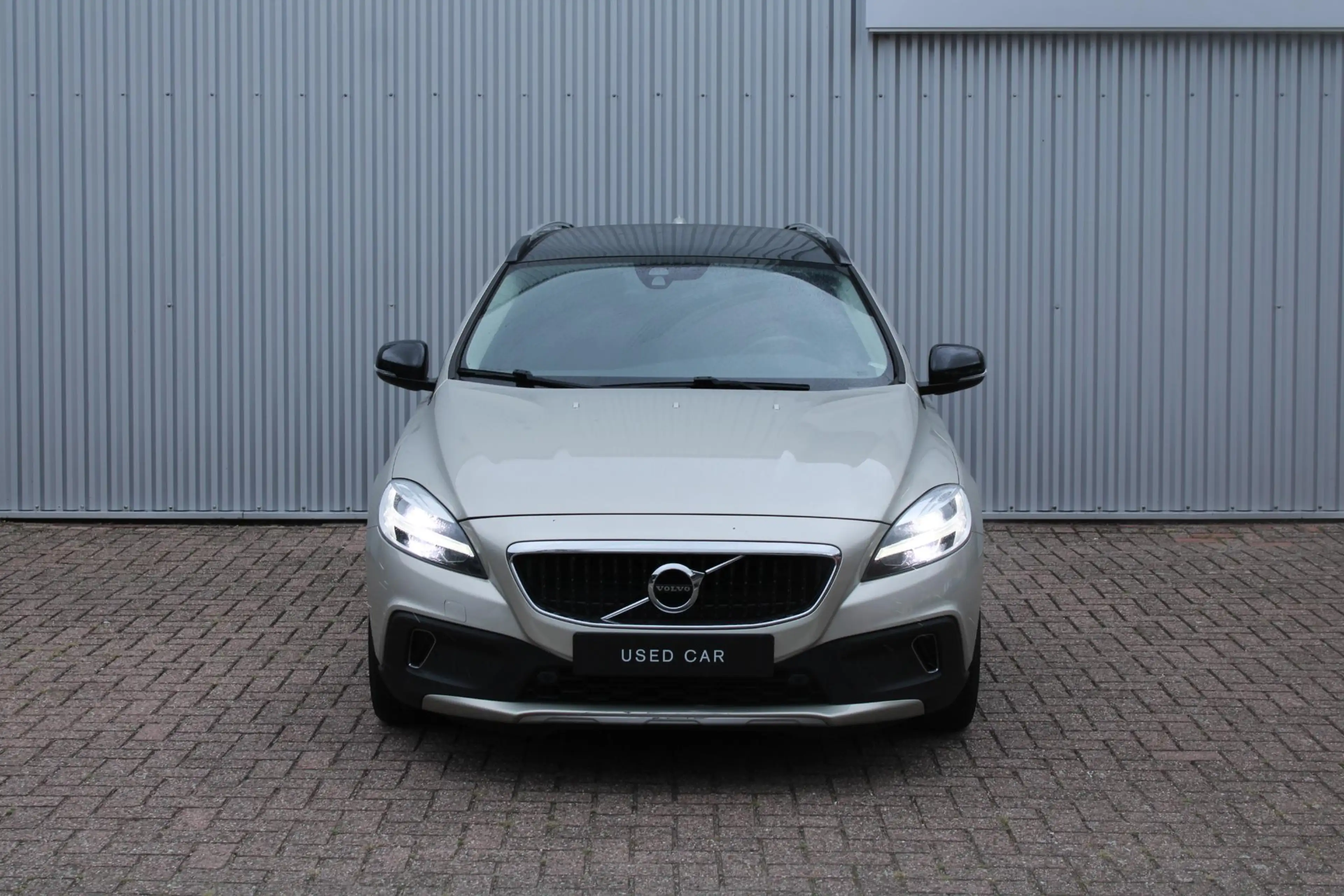 Volvo V40 Cross Country 1.5 T3 Polar+ Luxury — photo 2