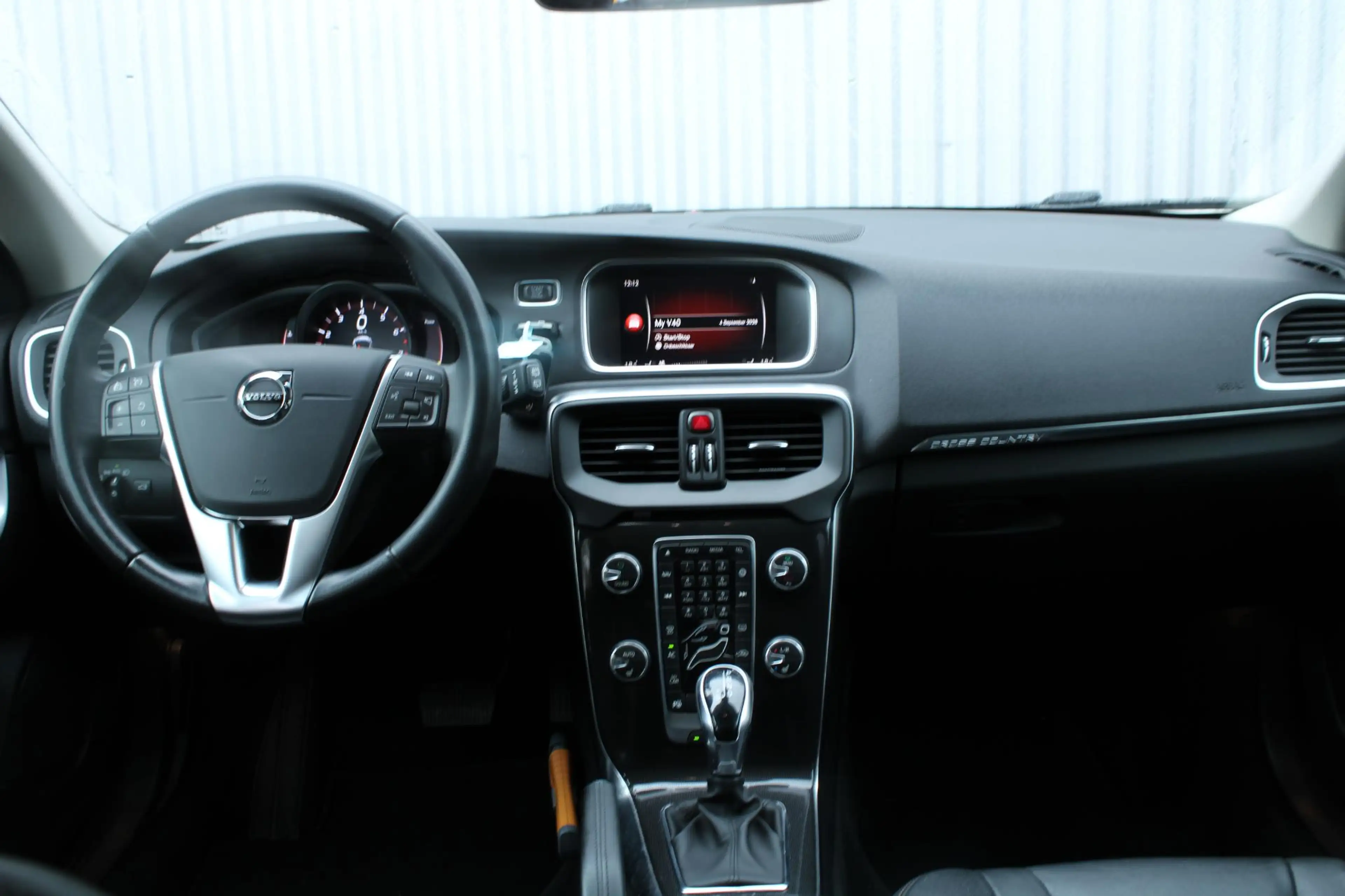 Volvo V40 Cross Country 1.5 T3 Polar+ Luxury — photo 12