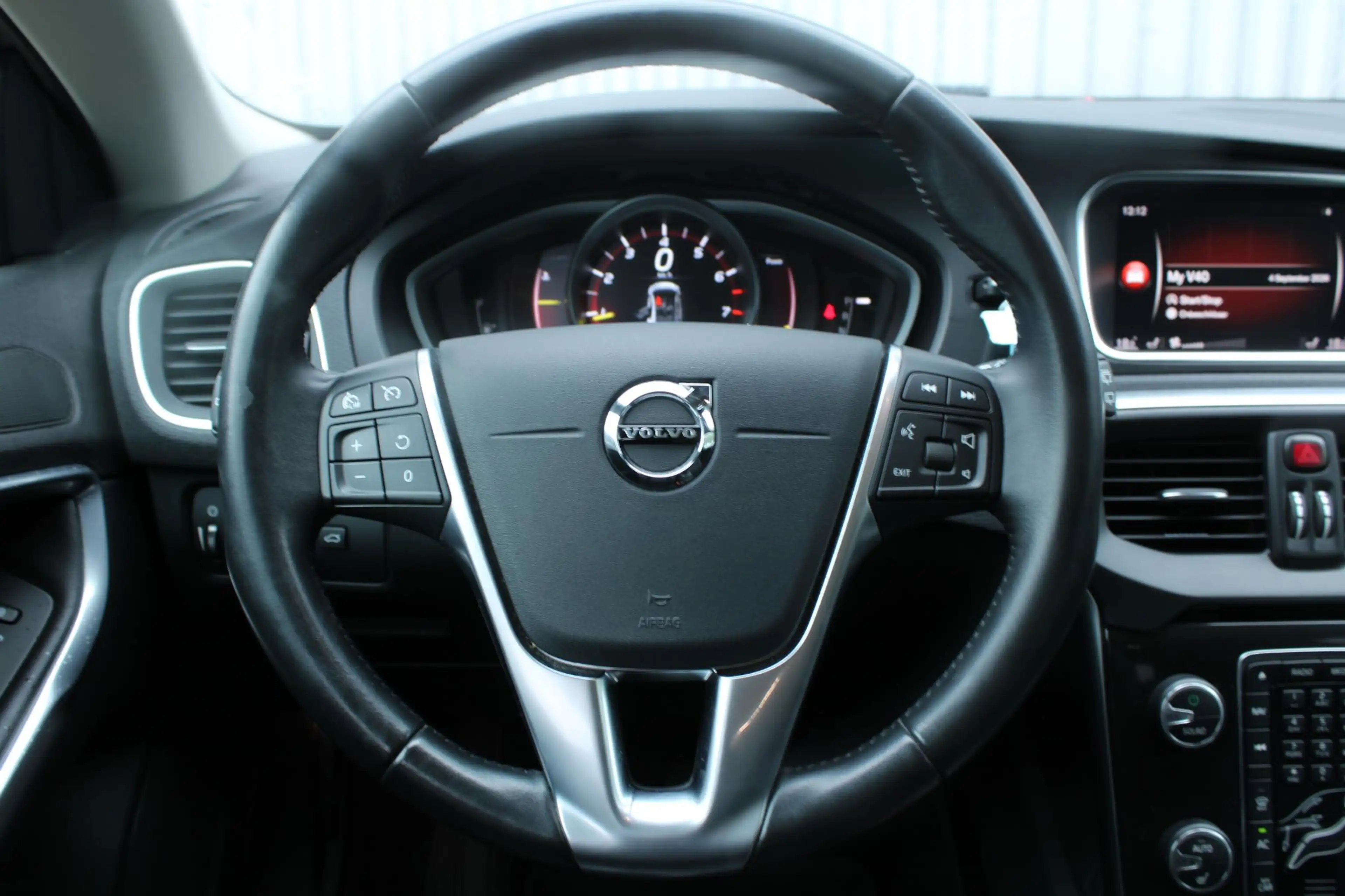 Volvo V40 Cross Country 1.5 T3 Polar+ Luxury — photo 11
