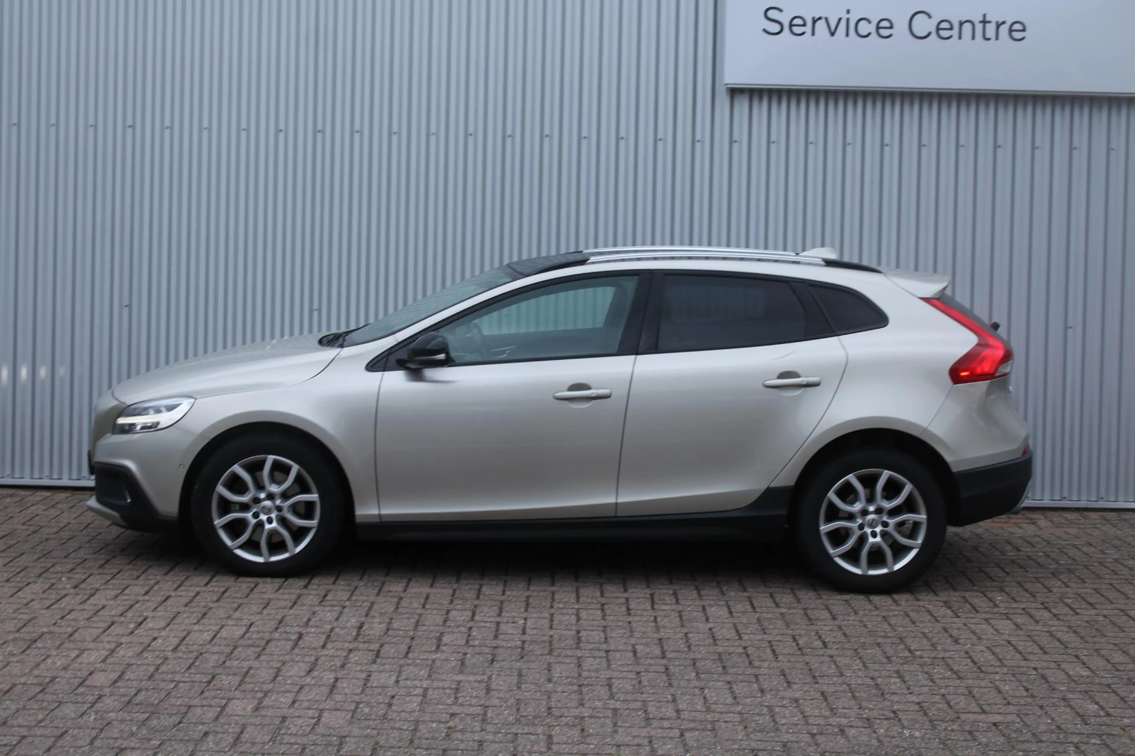Volvo V40 Cross Country 1.5 T3 Polar+ Luxury — photo 3