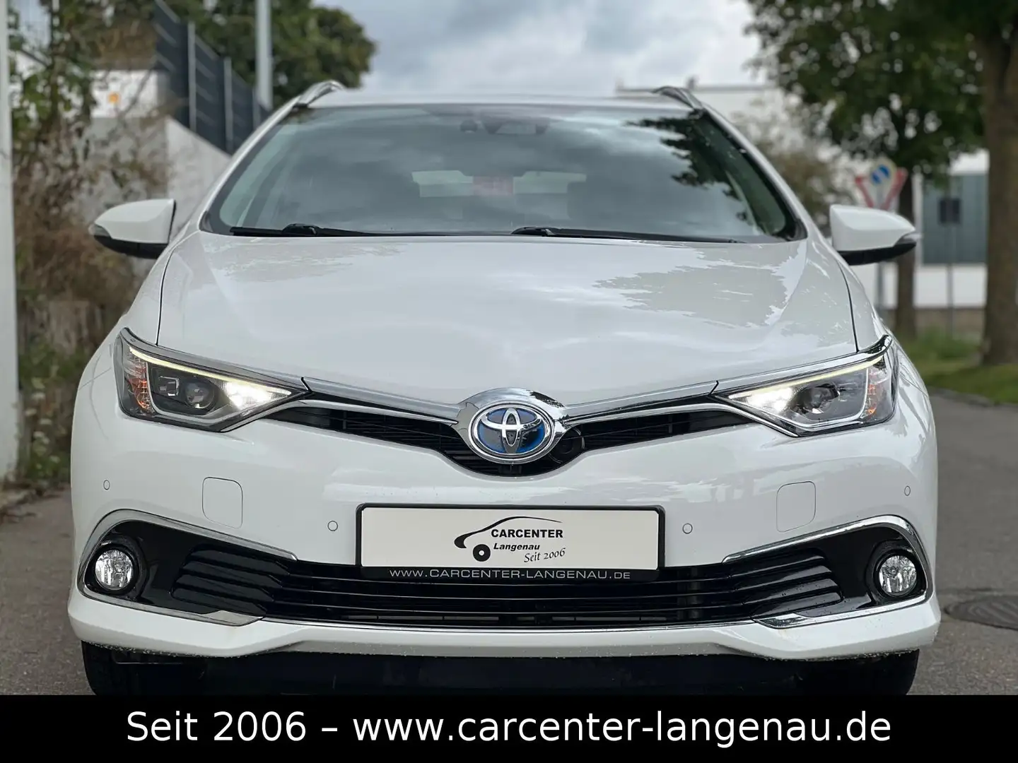 Toyota Auris Touring 1.8 Sports Hybrid Executive Weiß - 2
