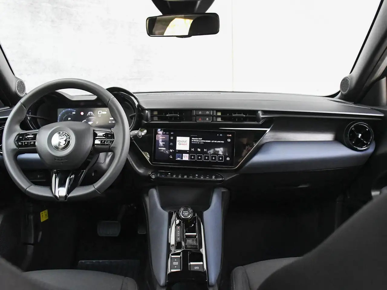 Alfa Romeo Junior 2025 — фото 13