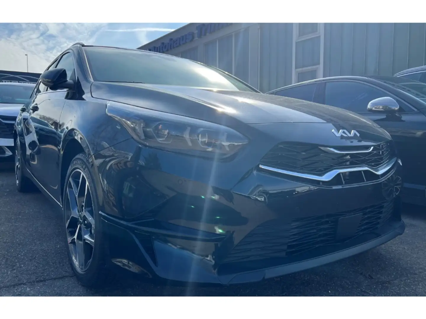 Kia Ceed SW / cee'd SW 1.5T 48V DCT 140 PS ULTIMATE STYLE Navi Klimasitze Schwarz - 2