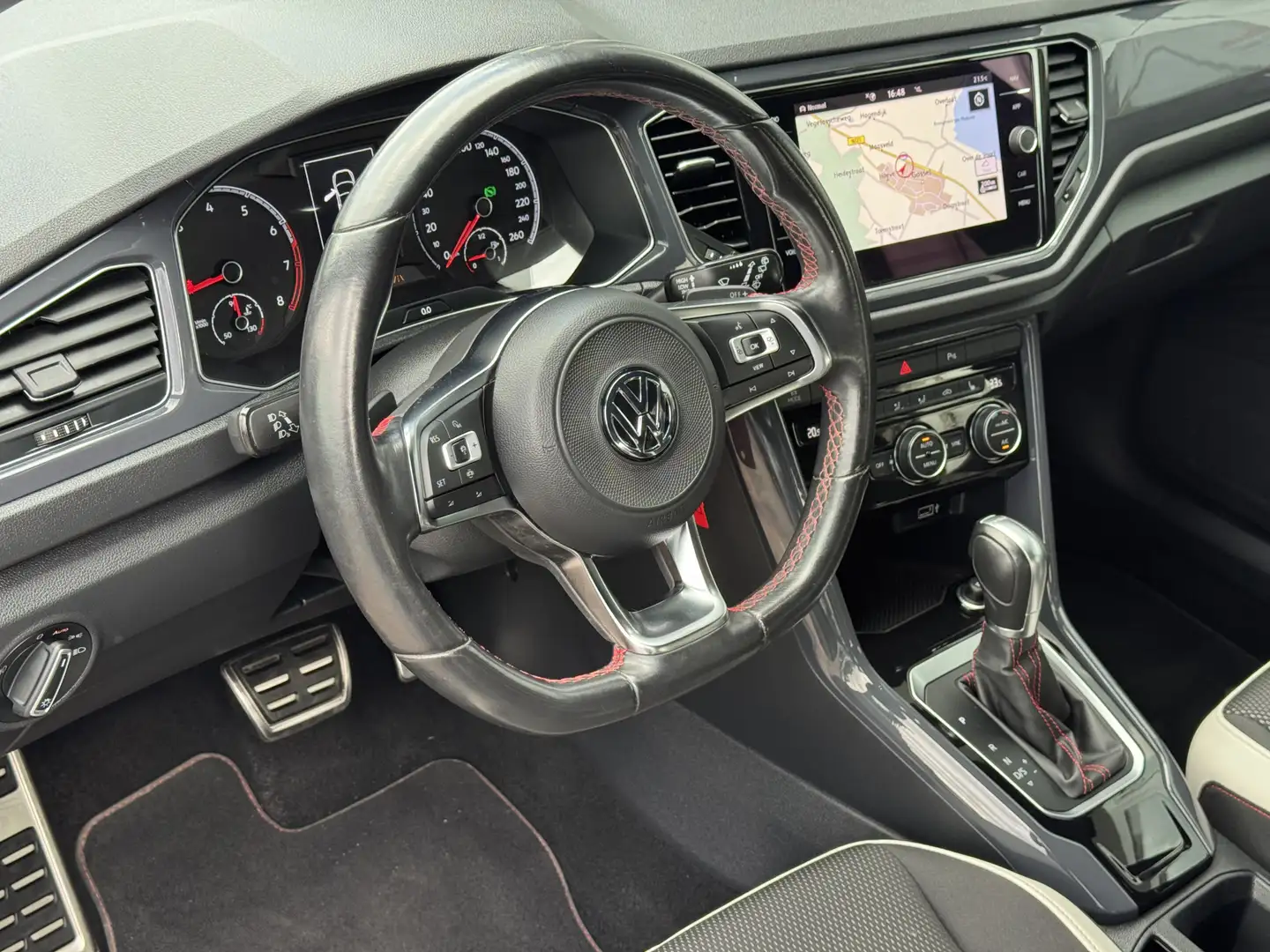 Volkswagen T-Roc 1.5 TSI Sport | Stoelverwarming | Trekhaak | Apple Gris - 2