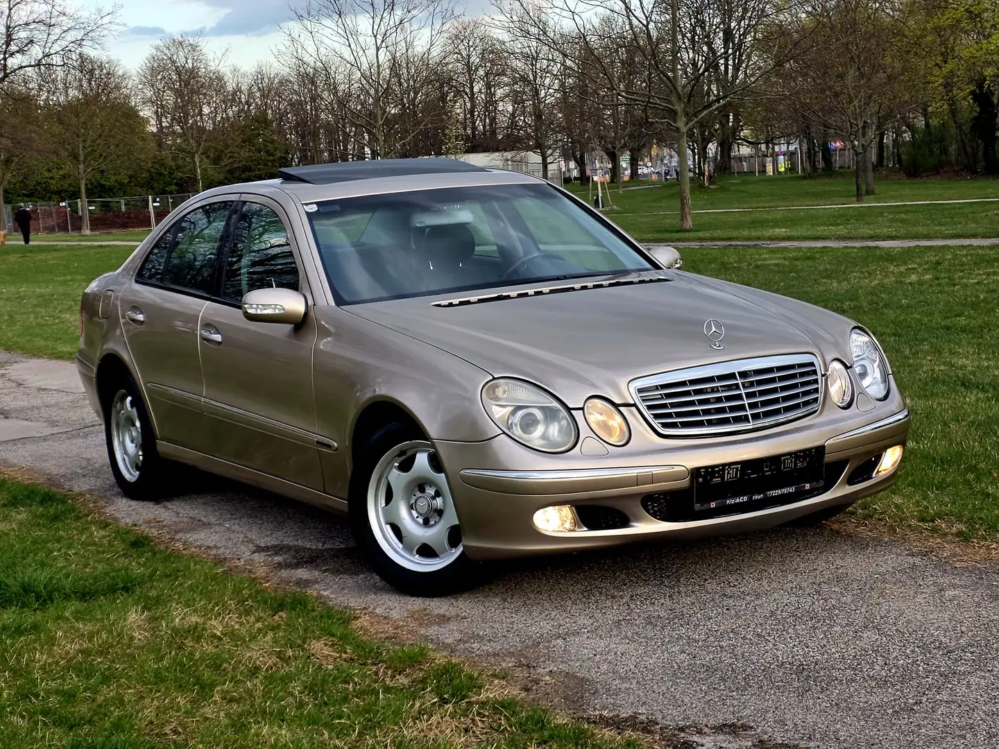Mercedes-Benz E 320 Elegance - 6-Zylinder - Benziner Grau - 2