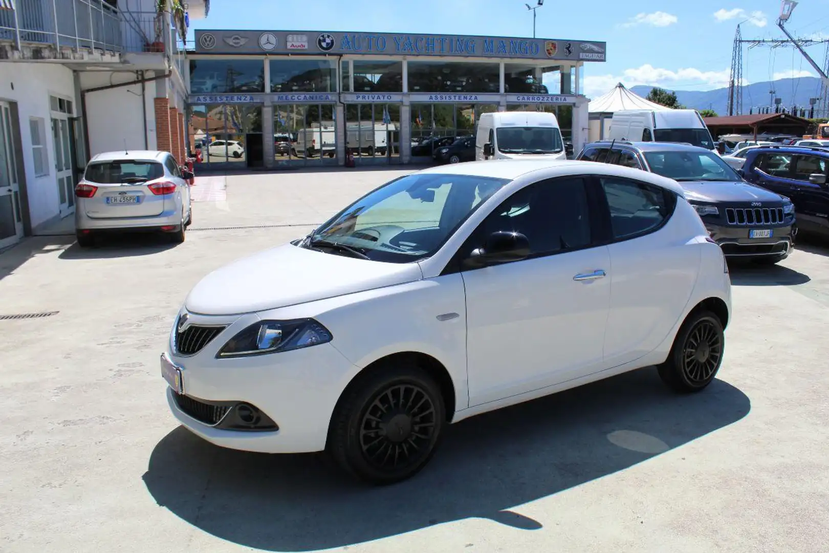 Lancia Ypsilon 1.0 FireFly 5p.S&S Hyb. Gold Pl. Weiß - 1