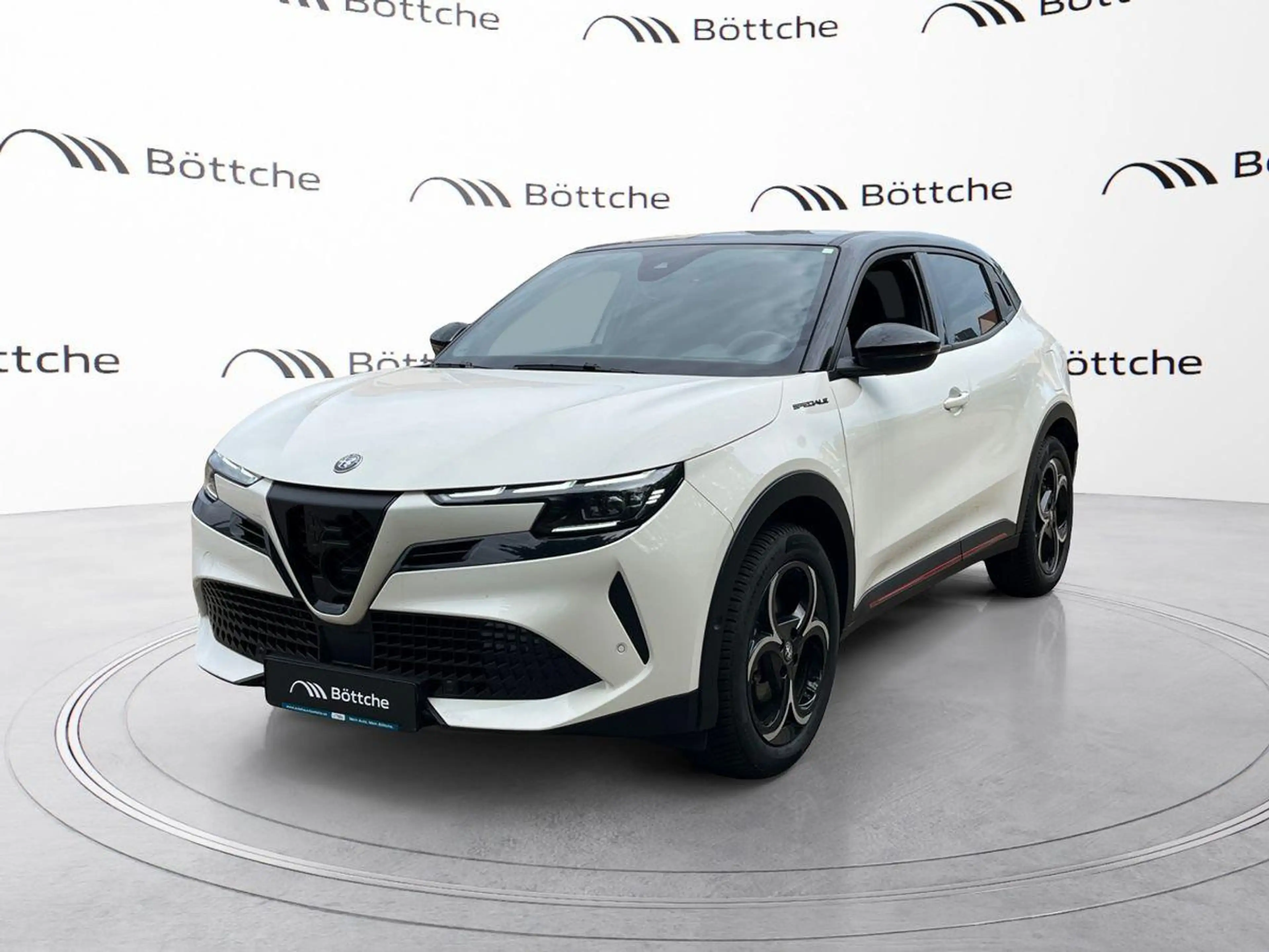 Alfa Romeo Junior Ibrida 1.2 VGT 48V-Hybrid 100 kW Speciale — photo 2