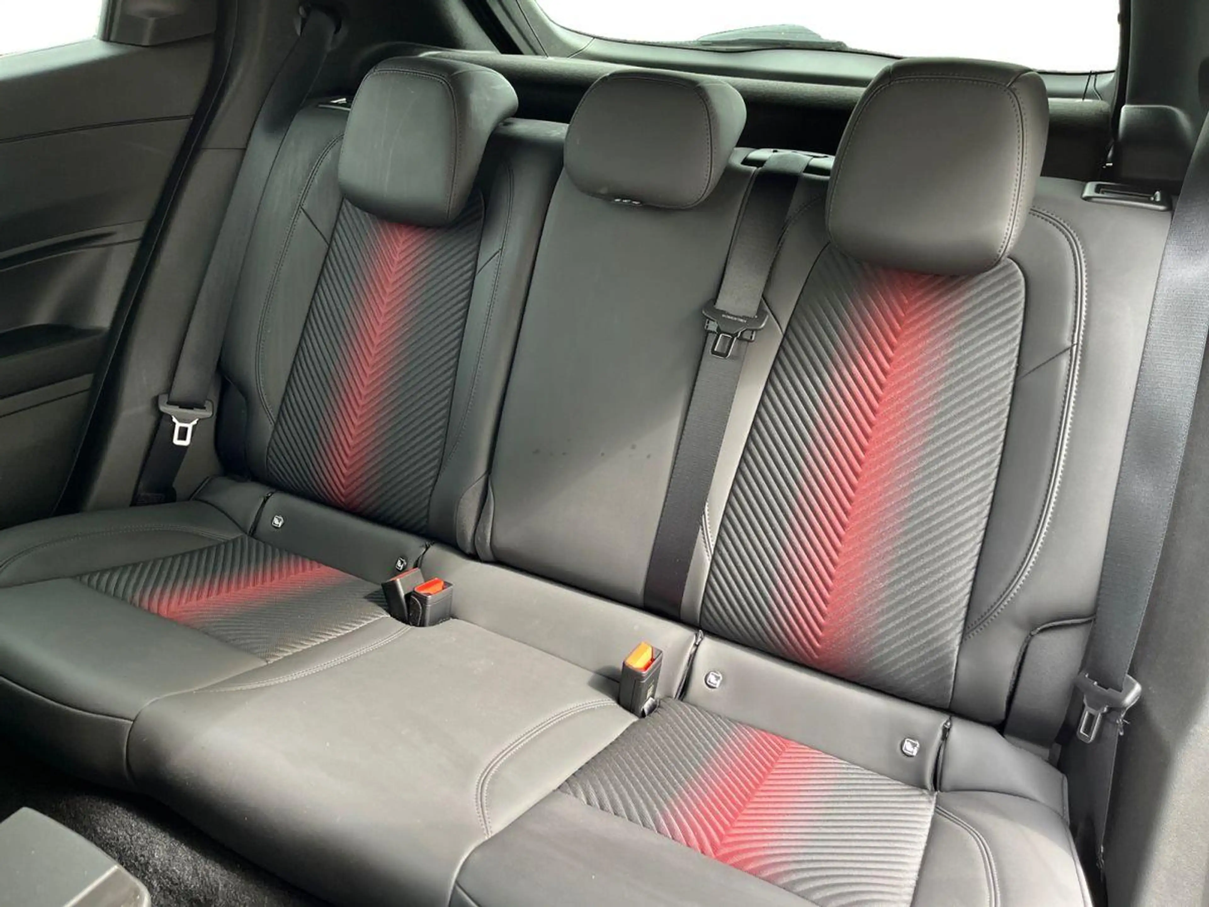 Alfa Romeo Junior Ibrida 1.2 VGT 48V-Hybrid 100 kW Speciale — photo 14