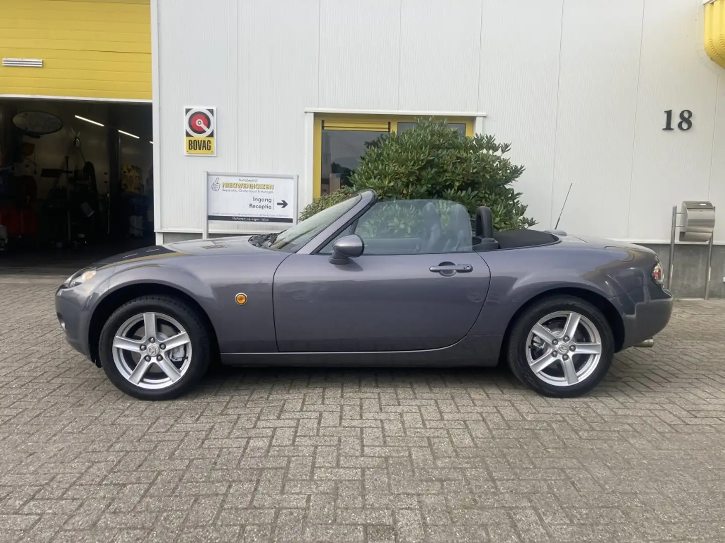 Mazda MX-5 1.8 Exclusive Climatecontrol Leer Bose Grijs - 2