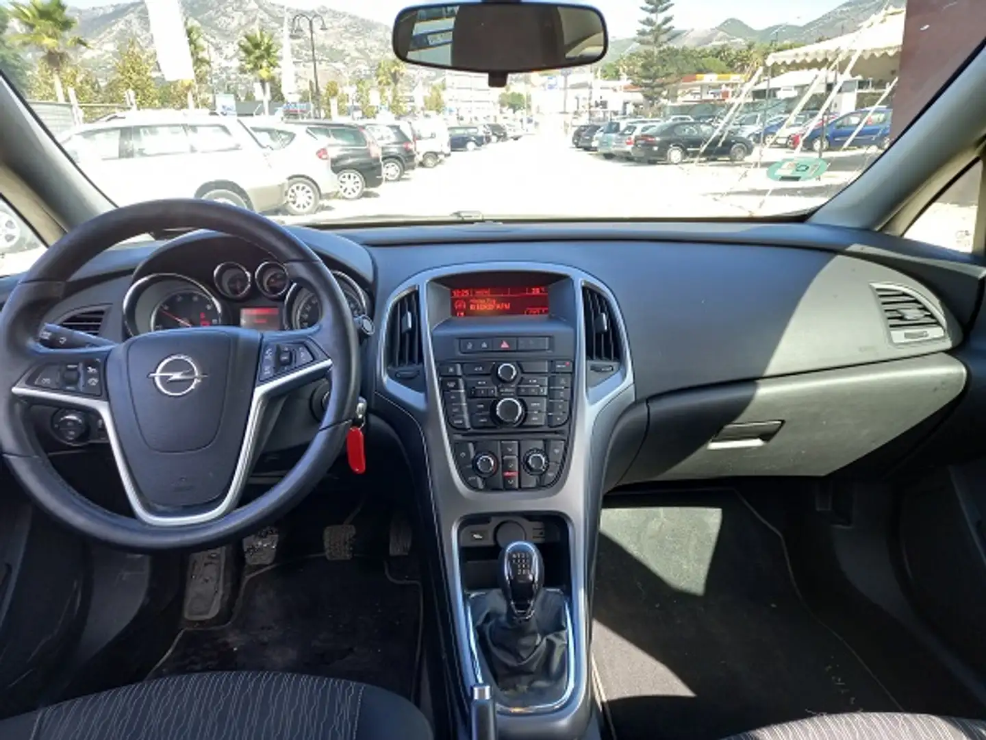 Opel Astra Sedán 1.6CDTi S/S Elegance 110 Wit - 2