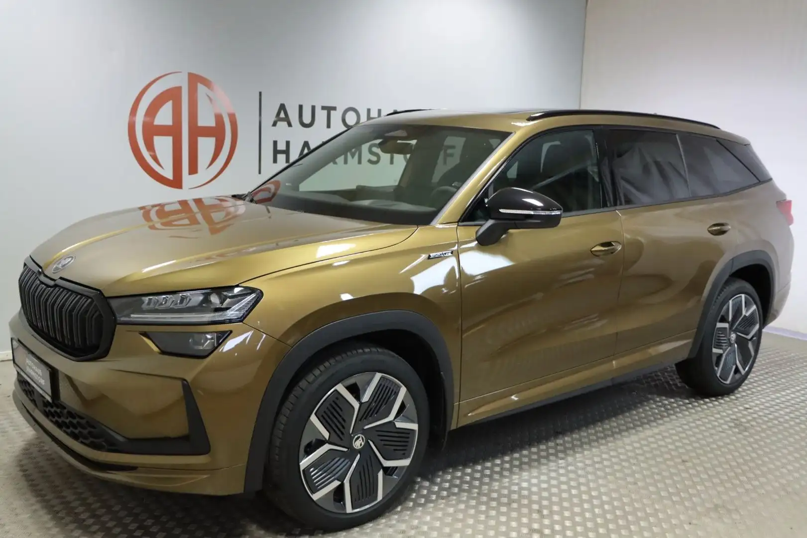 Skoda Kodiaq 2.0 TDI 142kW 4x4 Sportline Pano AHK StHz Золотистый - 2