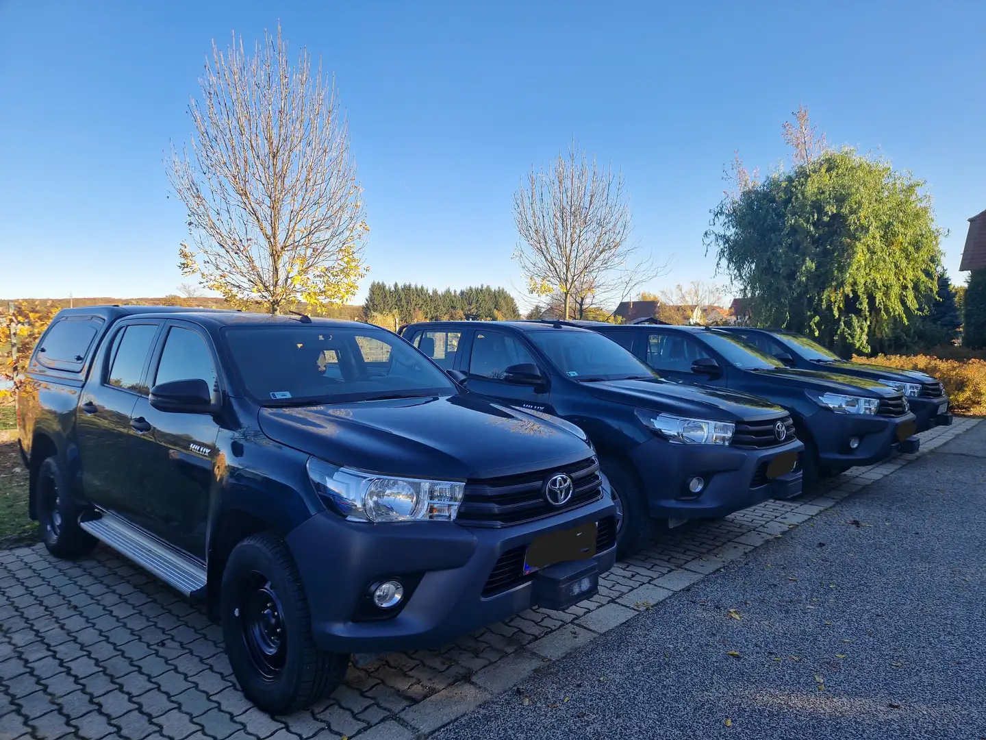 Toyota Hilux Double Cab 2.4D 4x4 Schalter Hardtop-AHK-Seilwinde Grün - 1