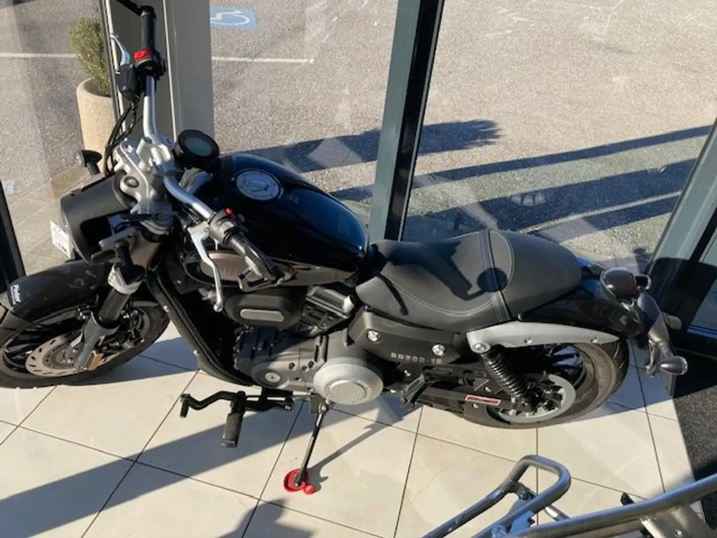 Benda Chinchilla 300i ABS Negro - 1