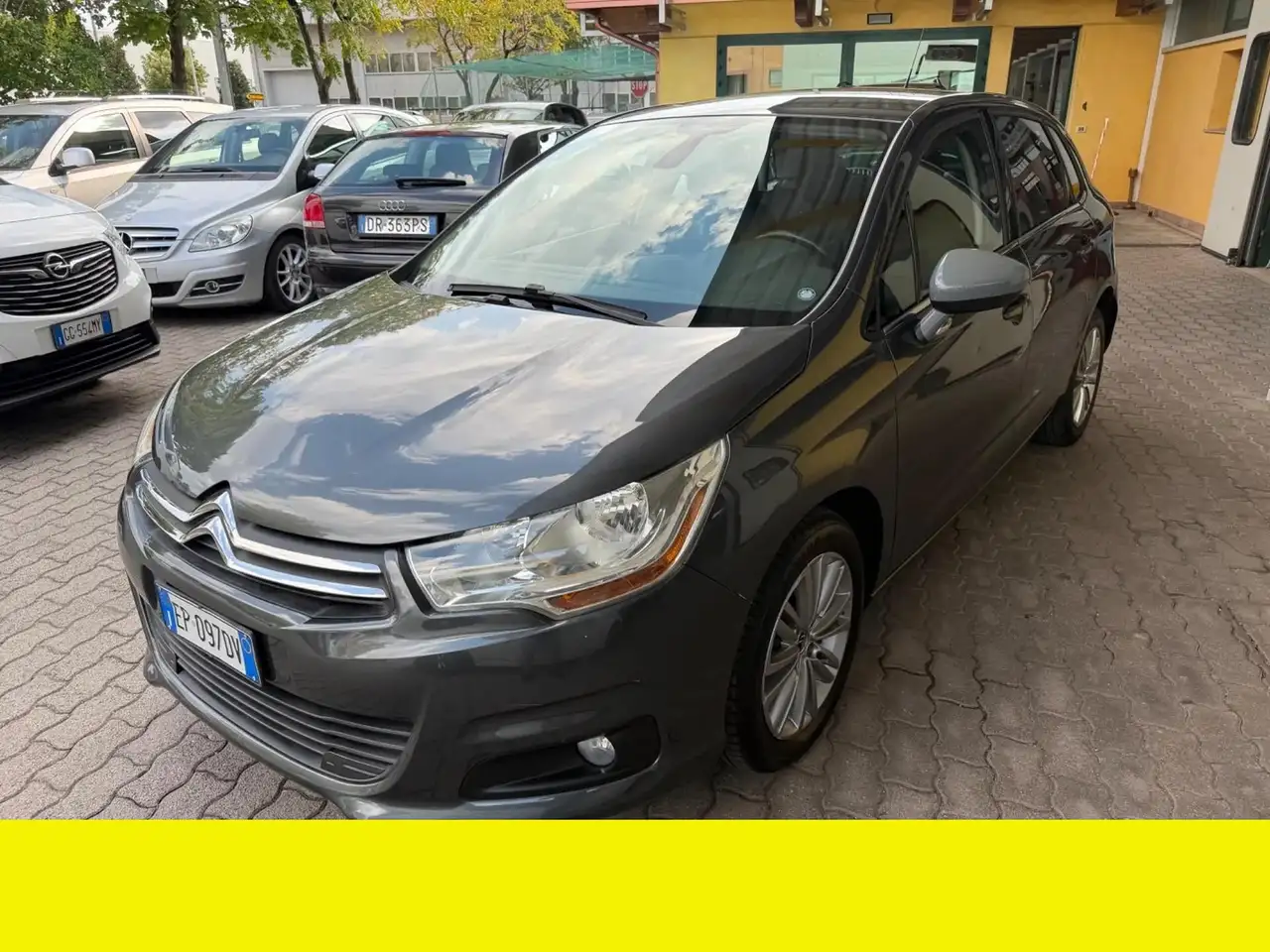 Citroen C4 — photo 1 of 15