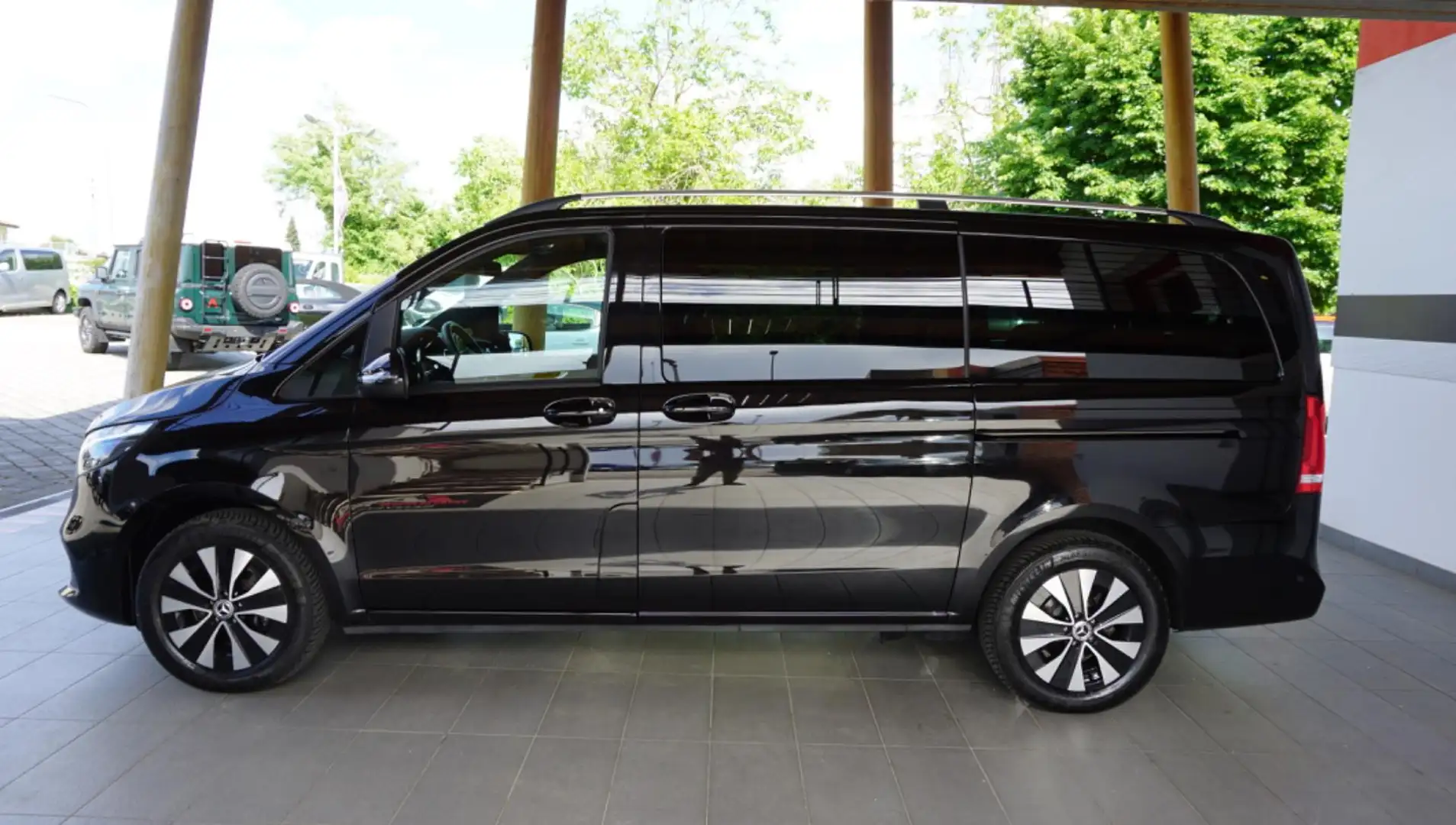Mercedes-Benz V 250 d Automatic 4Matic Premium Long Negro - 2