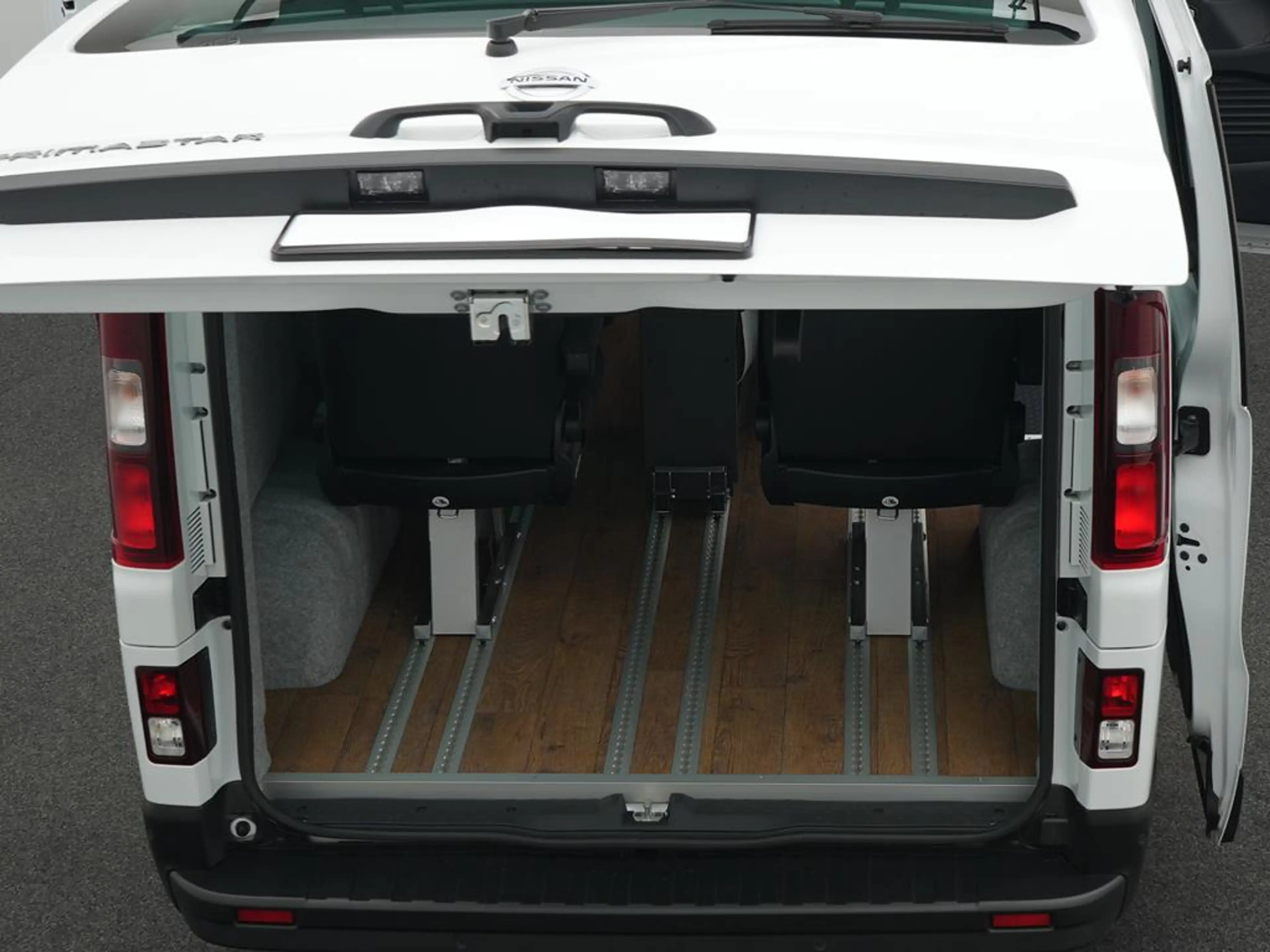 Nissan Primastar Office-Camper L1H1 (Acitva-Umbau) — photo 9