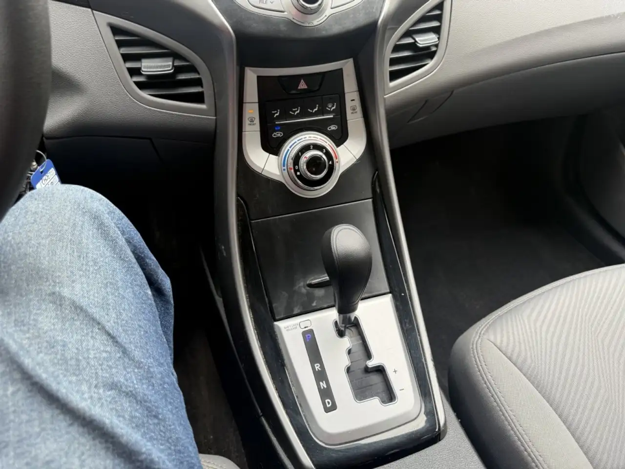 Hyundai ELANTRA fotografie Hyundai ELANTRA