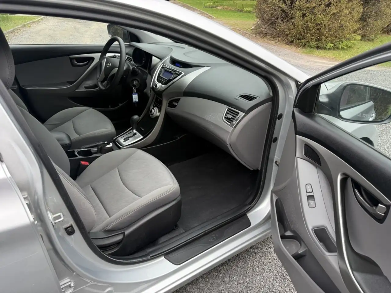 Hyundai ELANTRA fotografie Hyundai ELANTRA