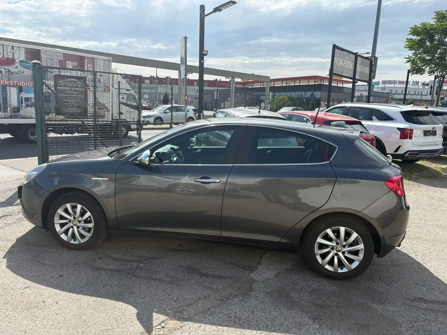 Alfa Romeo Giulietta Distinctive 1,4 TB neues PICKERL 05/2027 Parkhilfe Grau - 2