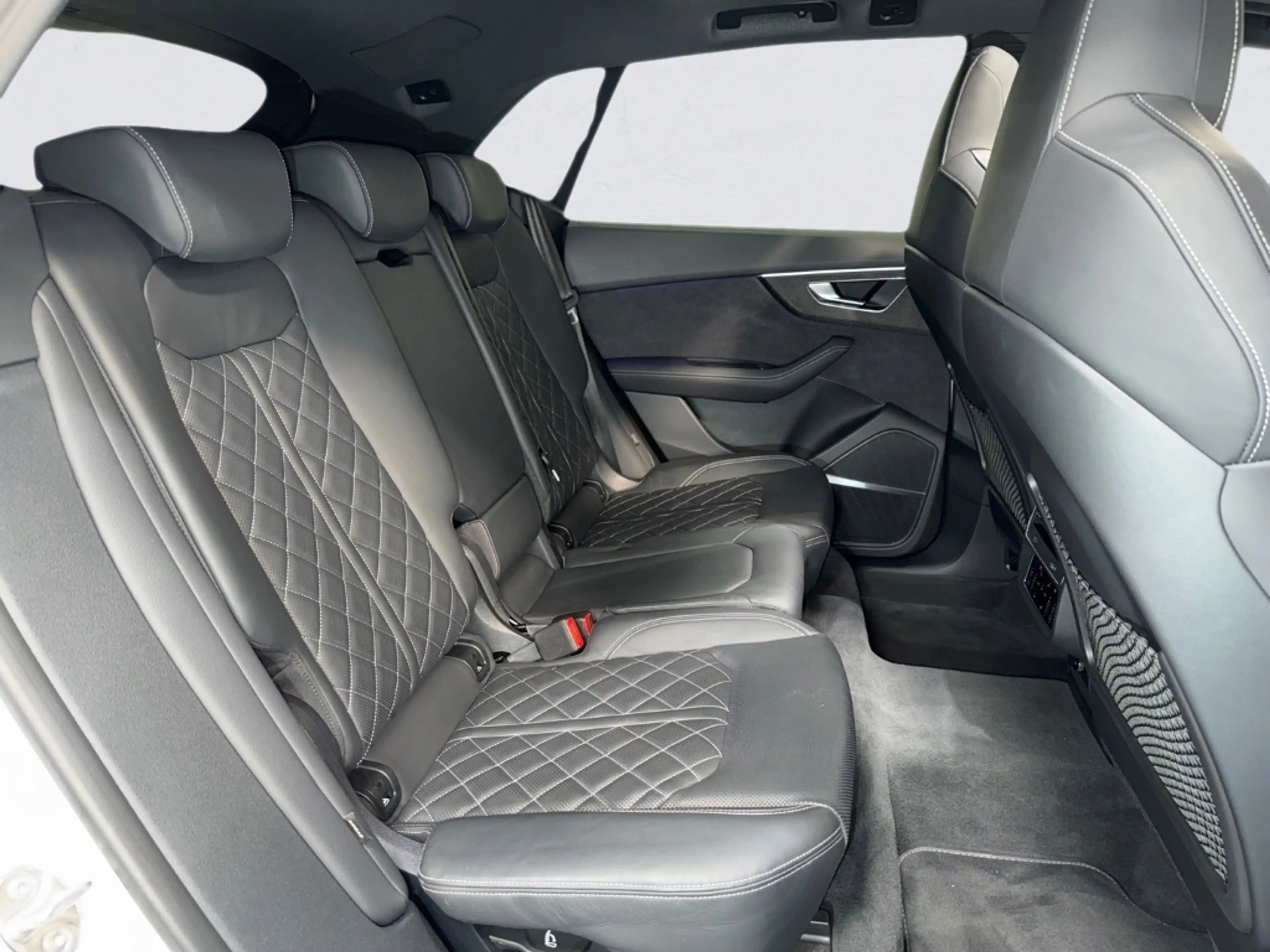 Audi SQ8 4.0TFSI QU GARANTIE BLACK MATRIX 360°HUD B&O SOFT — photo 12
