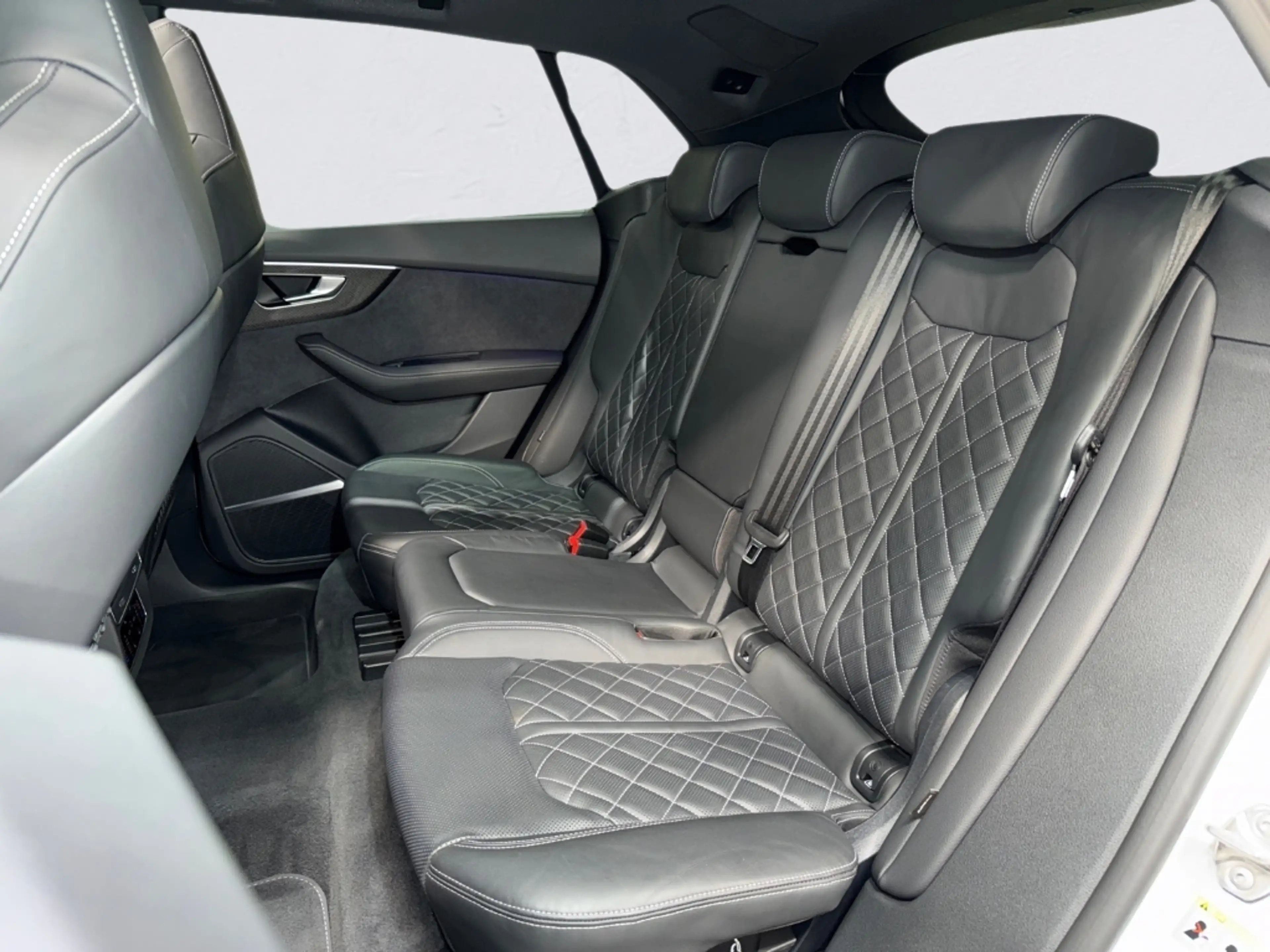 Audi SQ8 4.0TFSI QU GARANTIE BLACK MATRIX 360°HUD B&O SOFT — photo 11