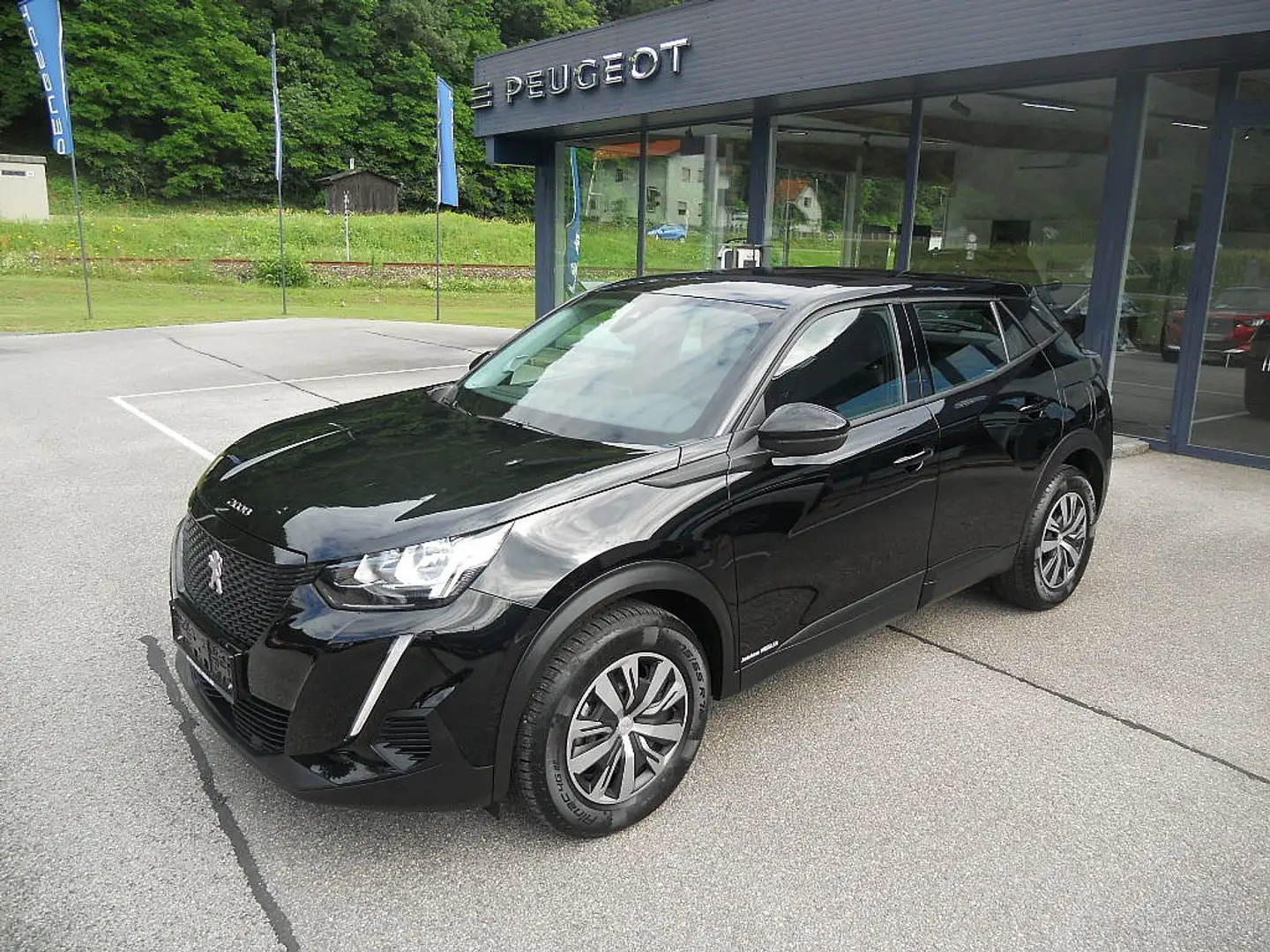 Peugeot 2008 BlueHDi 110 S&S Active 6-Gang-Manuell Schwarz - 1