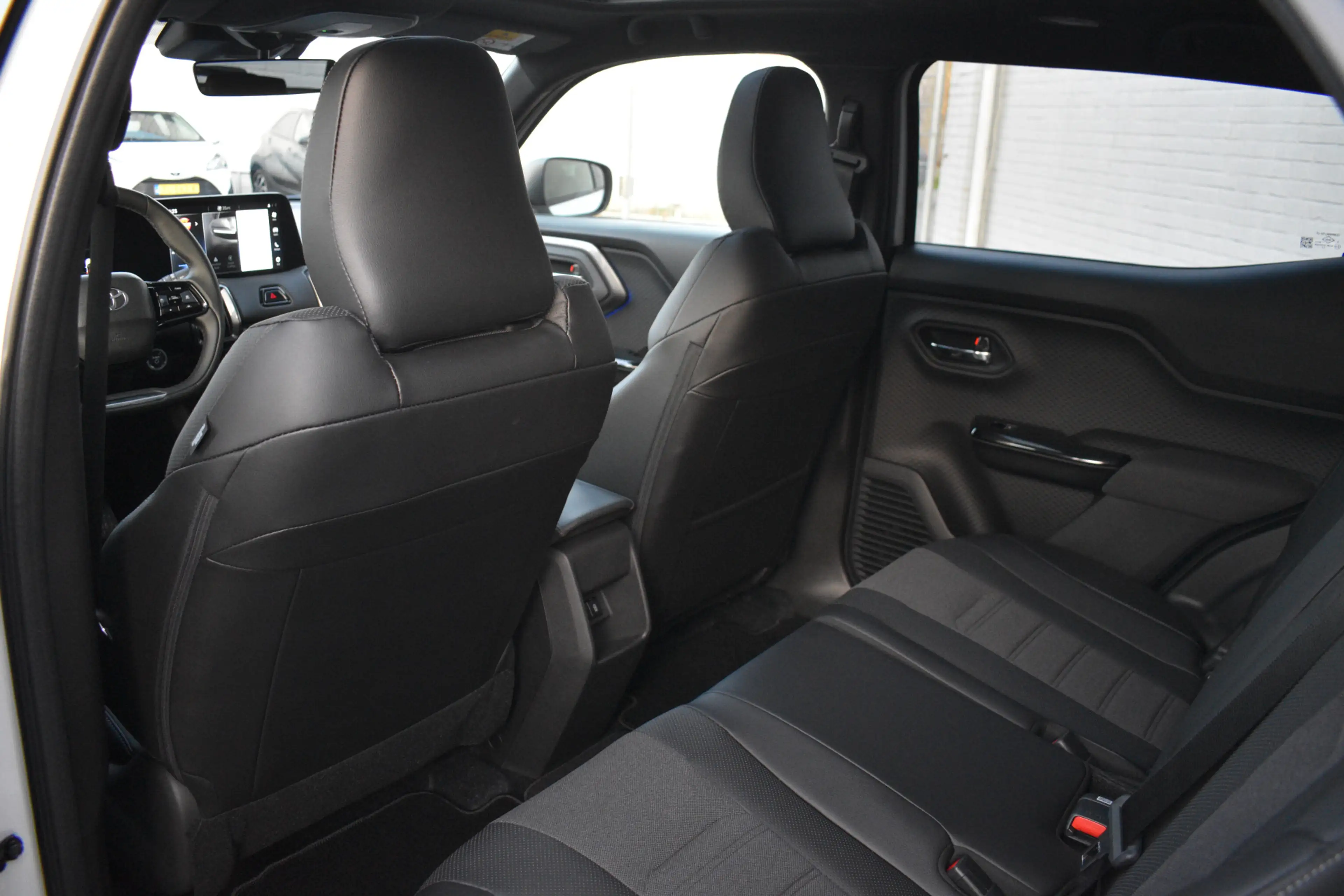 Toyota Urban Cruiser Executive 61 kWh Automaat 174pk | stoel & stuurver — photo 14