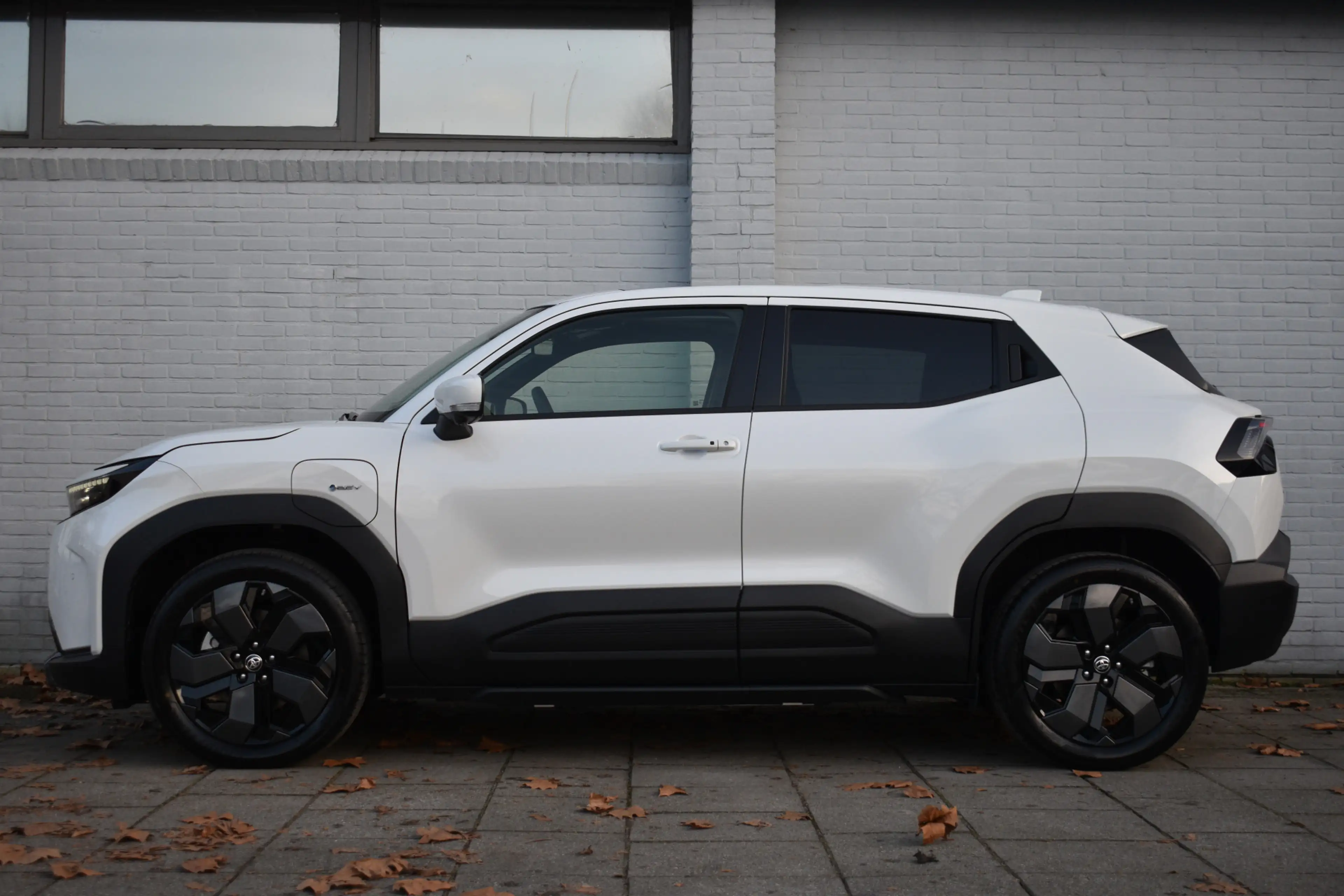 Toyota Urban Cruiser Executive 61 kWh Automaat 174pk | stoel & stuurver — photo 5