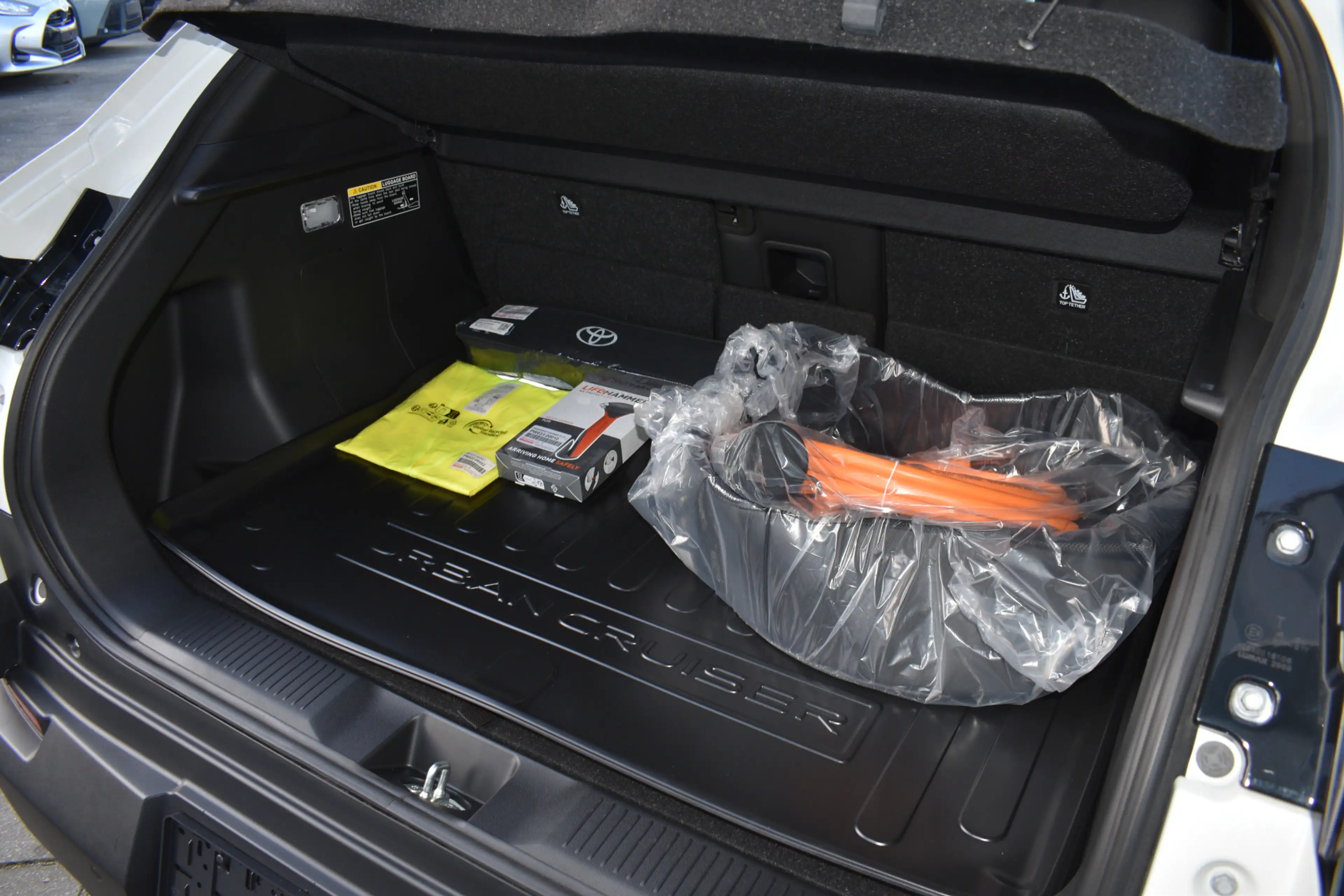 Toyota Urban Cruiser Executive 61 kWh Automaat 174pk | stoel & stuurver — photo 6