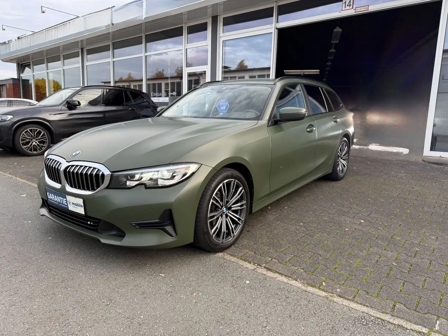 BMW 320 3 Touring 320 d Advantage*AHK schwenkbar Schwarz - 1