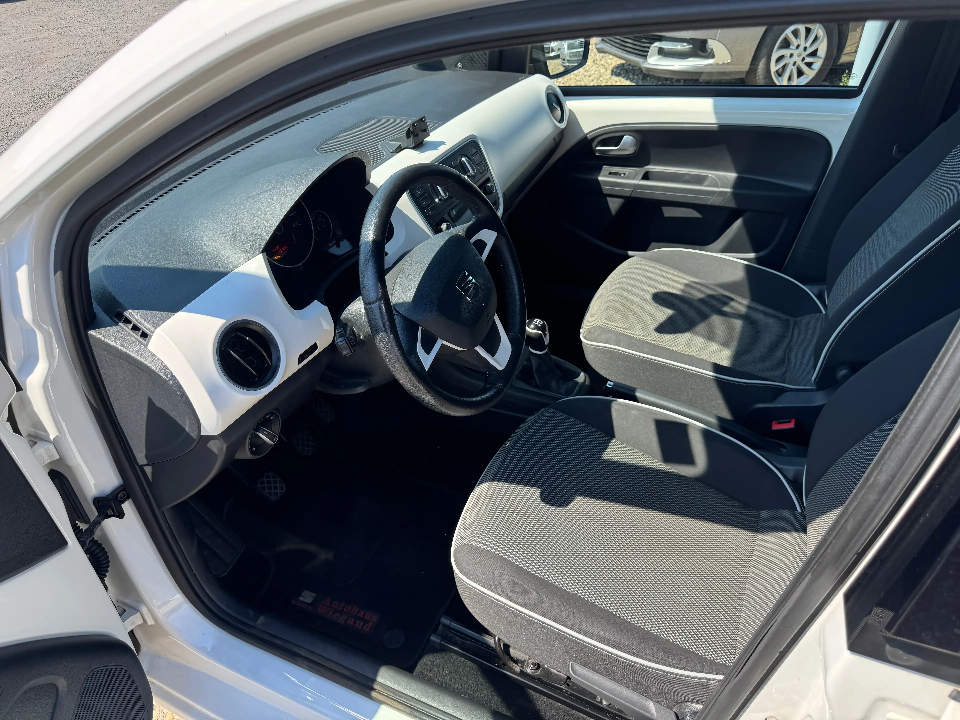 SEAT Mii 1.0 Chic — photo 6