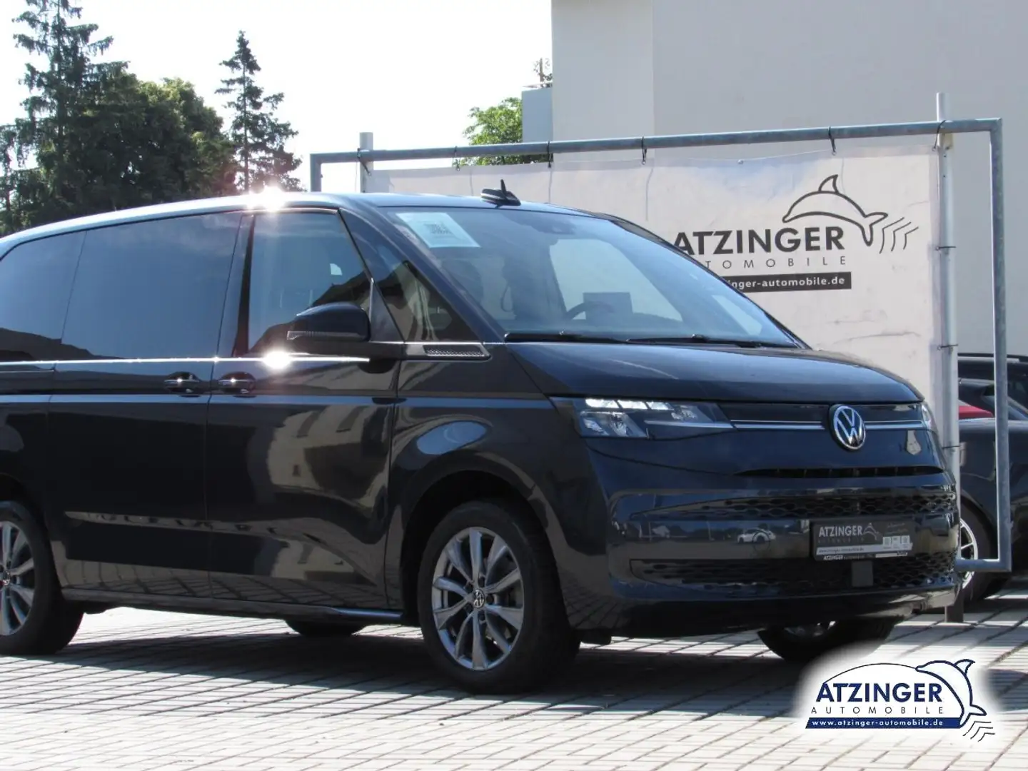 Volkswagen Multivan Life 1,5l TSI DSG Standh LED Navi Klima Blau - 1