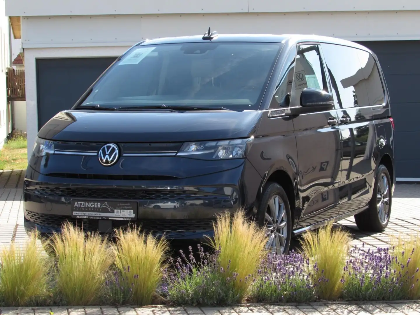 Volkswagen Multivan Life 1,5l TSI DSG Standh LED Navi Klima Blau - 2