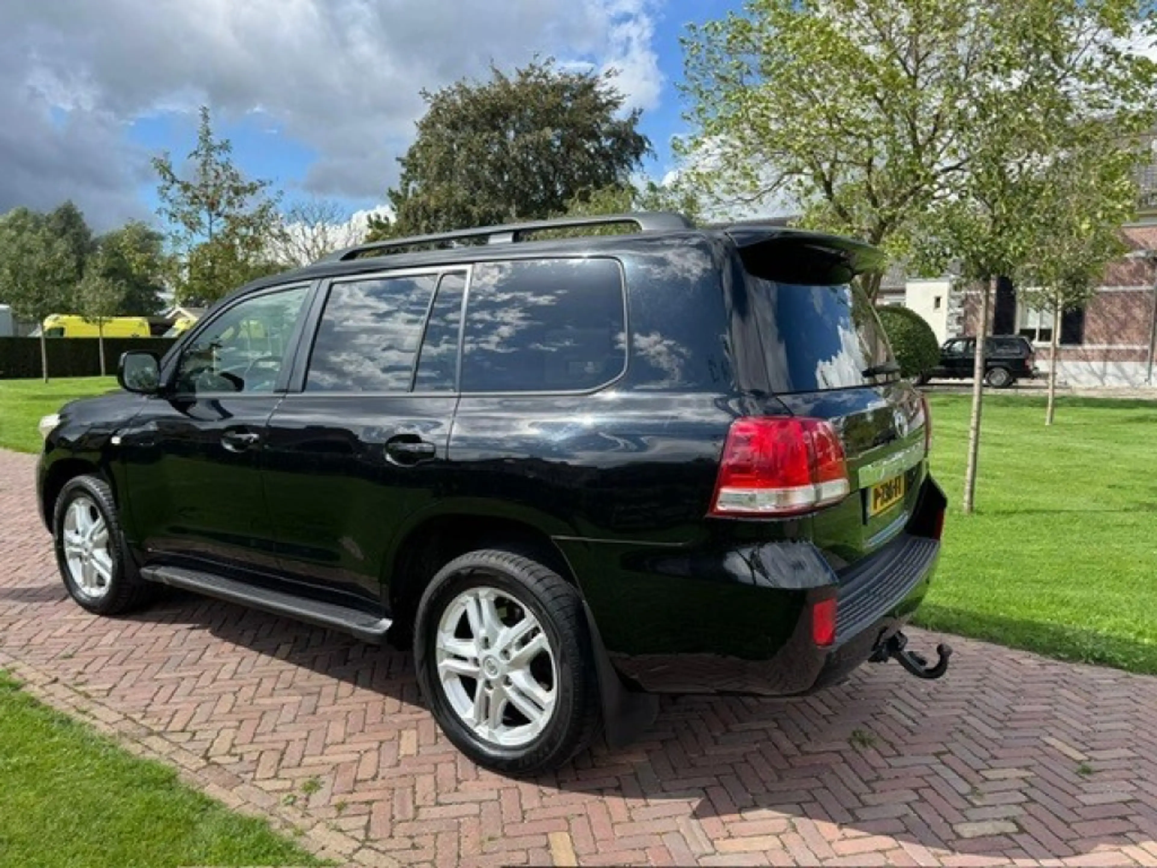 Toyota Land Cruiser 200 series 4.5D V8 Executive 7 persoons — photo 6