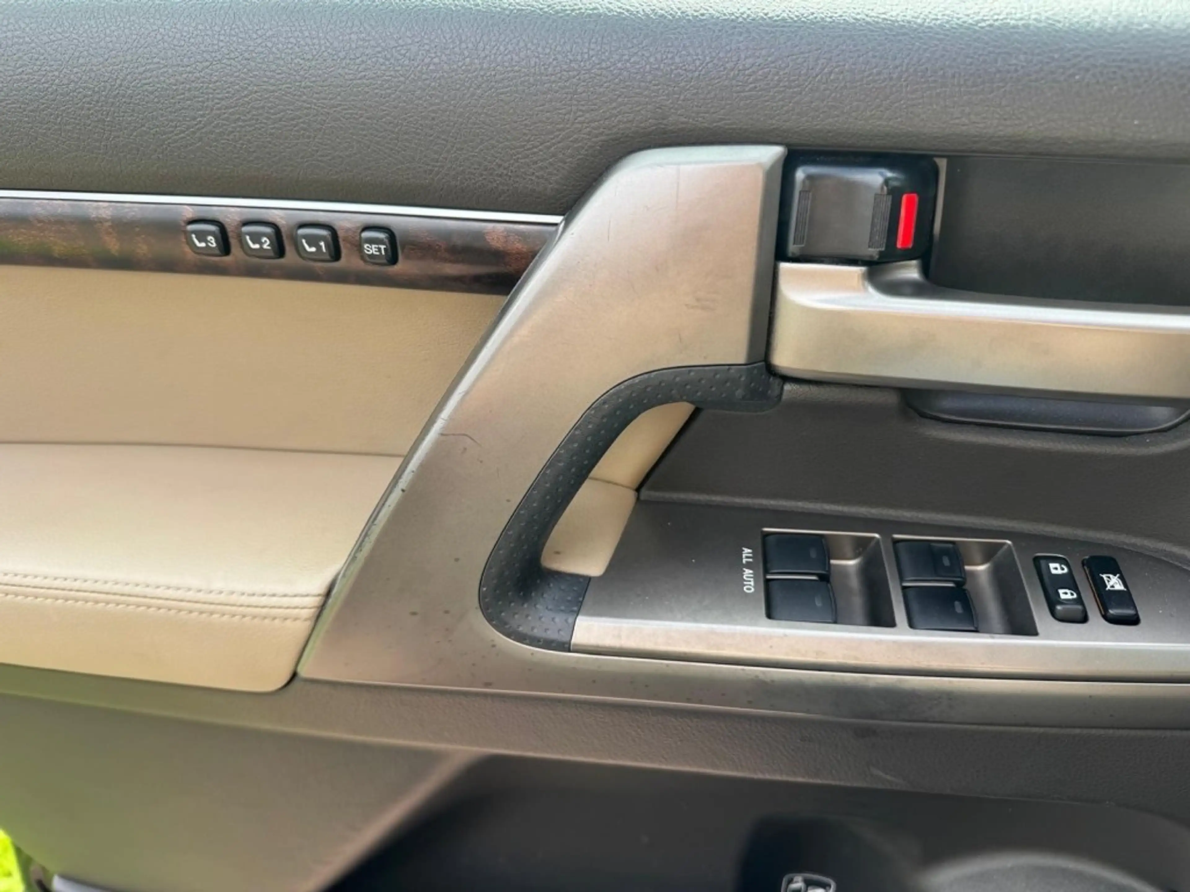 Toyota Land Cruiser 200 series 4.5D V8 Executive 7 persoons — photo 13