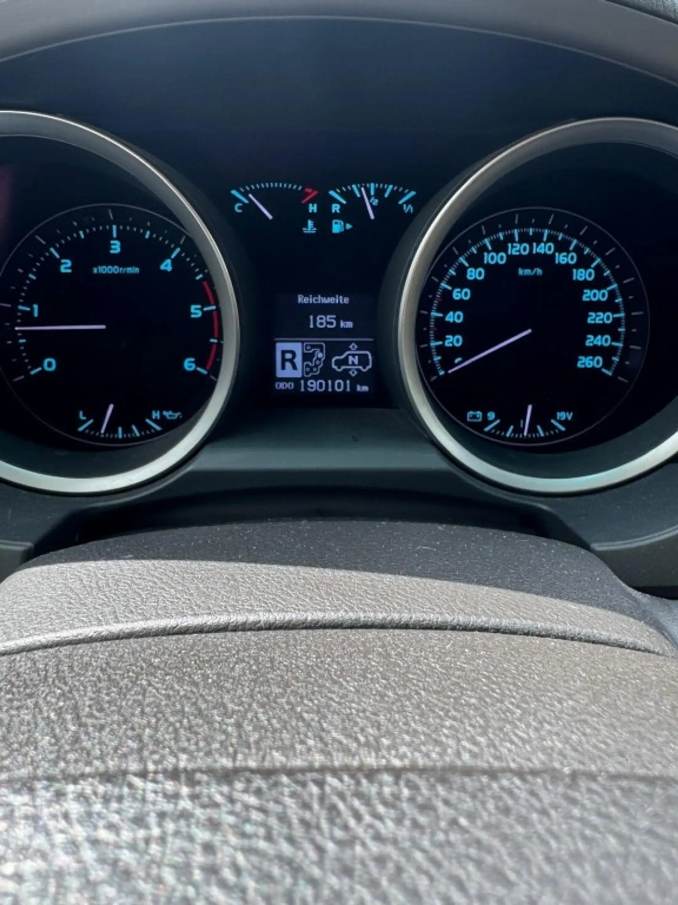 Toyota Land Cruiser 200 series 4.5D V8 Executive 7 persoons — photo 14