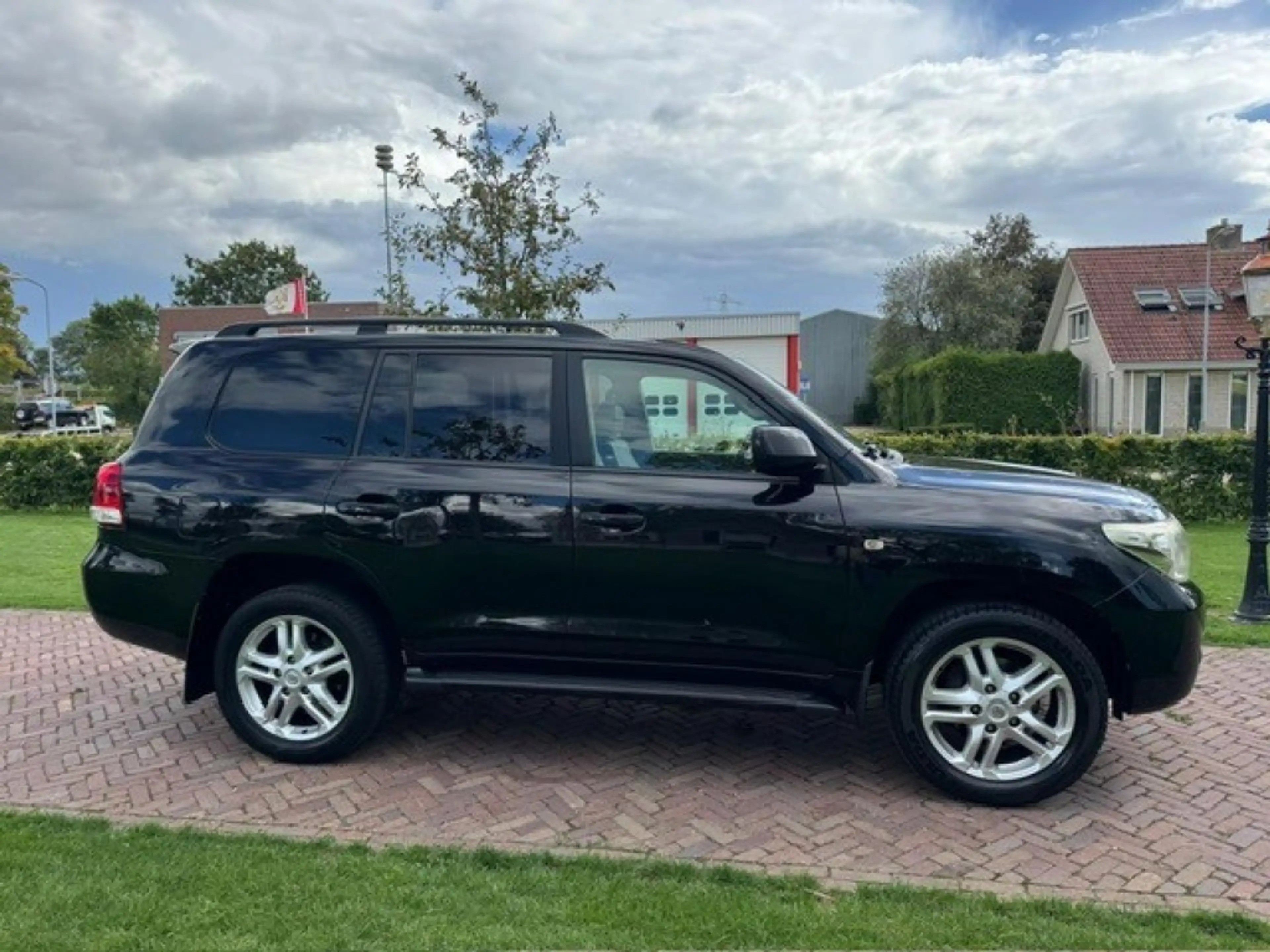 Toyota Land Cruiser 200 series 4.5D V8 Executive 7 persoons — photo 4
