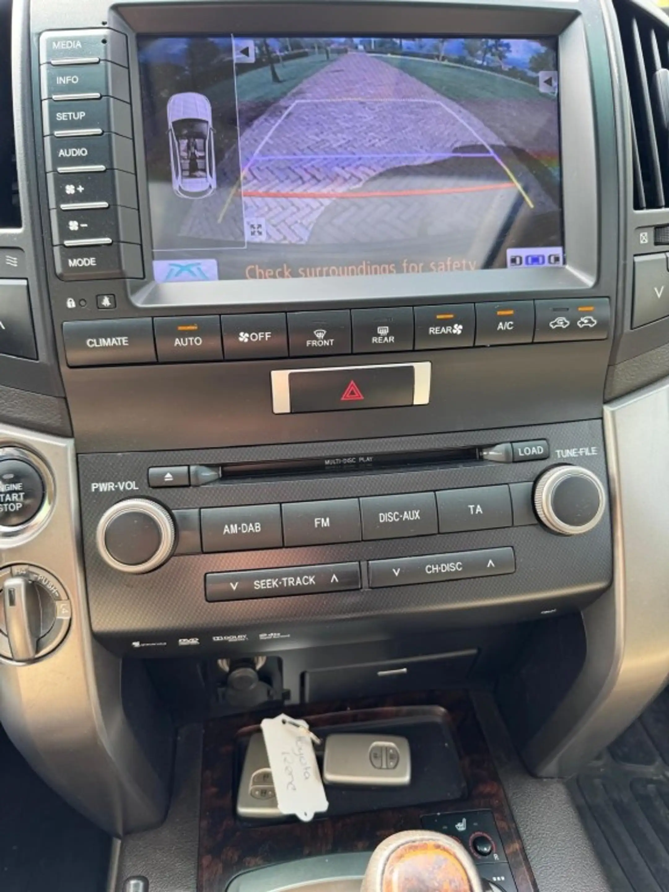Toyota Land Cruiser 200 series 4.5D V8 Executive 7 persoons — photo 12