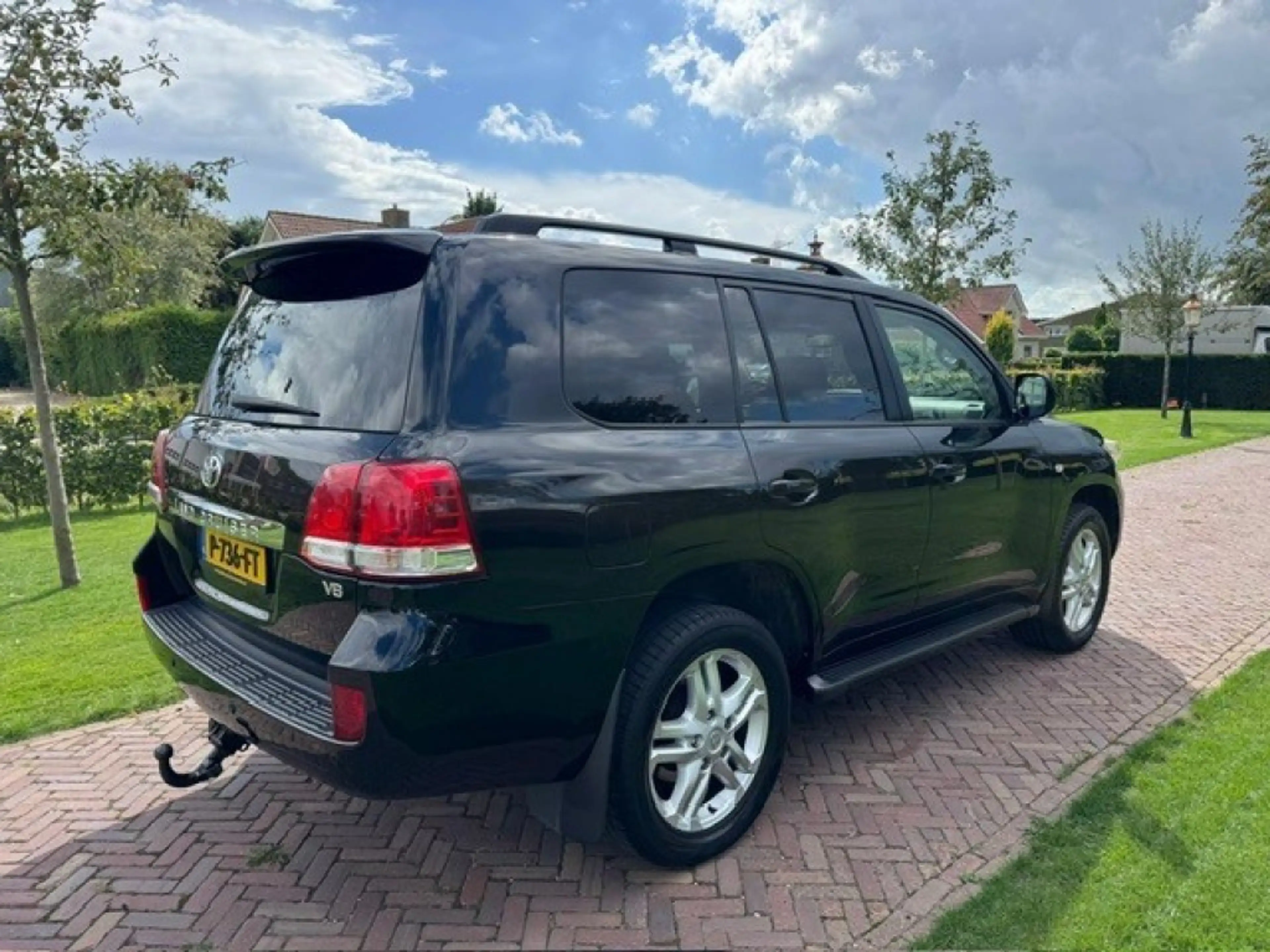 Toyota Land Cruiser 200 series 4.5D V8 Executive 7 persoons — photo 5