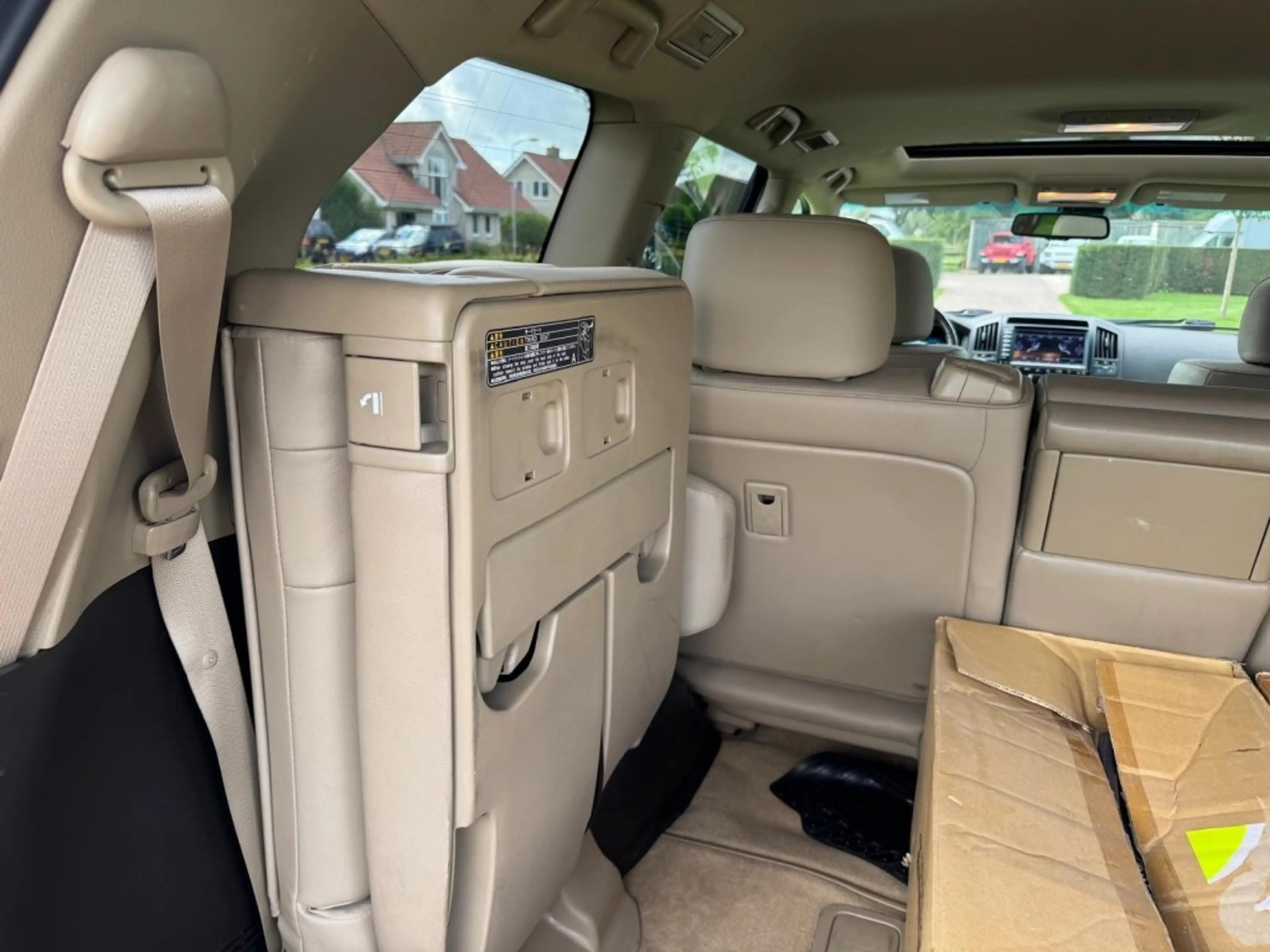 Toyota Land Cruiser 200 series 4.5D V8 Executive 7 persoons — photo 11