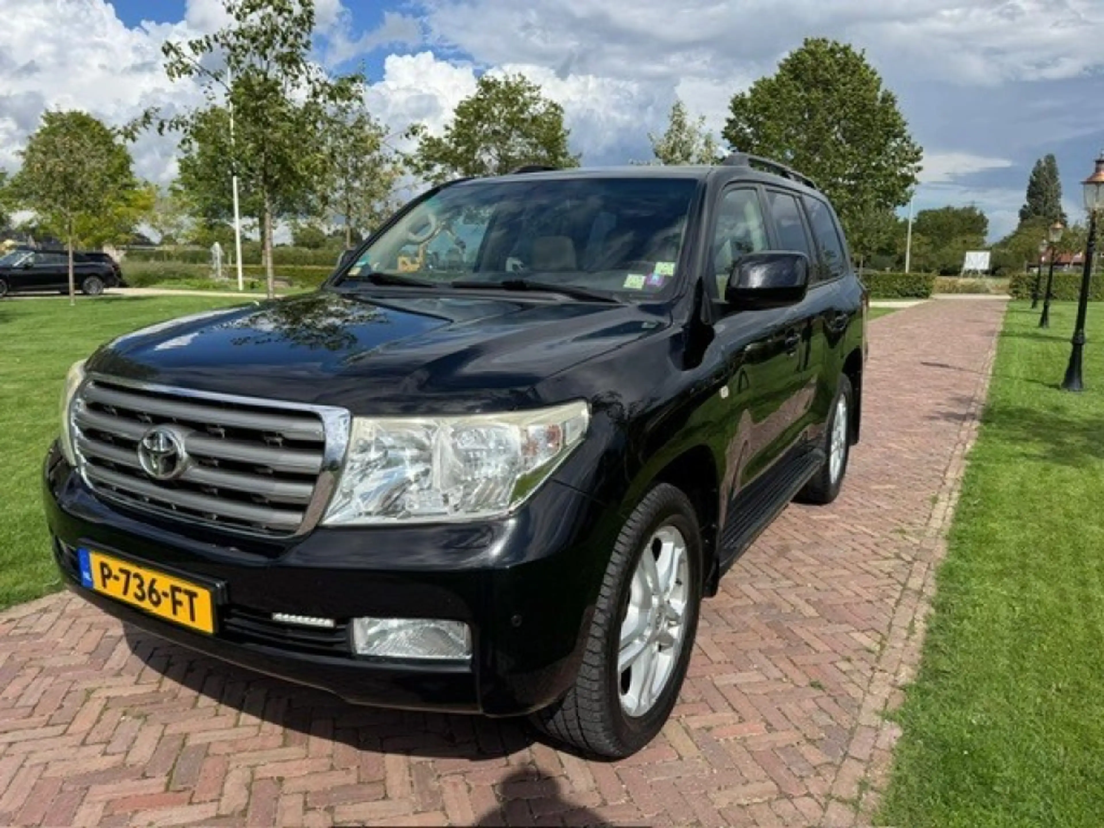 Toyota Land Cruiser 200 series 4.5D V8 Executive 7 persoons — photo 2