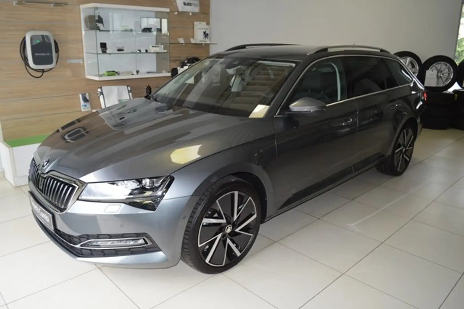 Skoda Superb Combi Style 2.0 TDI DSG Columbus Standheizung Gris - 1