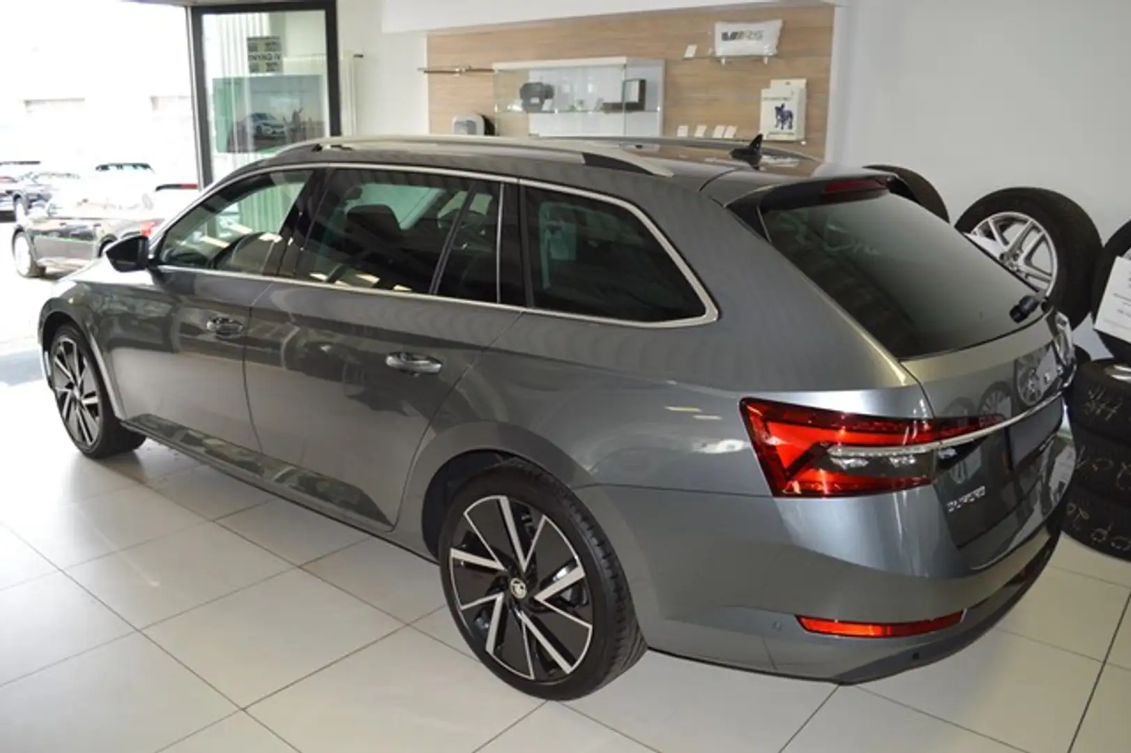 Skoda Superb Combi Style 2.0 TDI DSG Columbus Standheizung Gris - 2