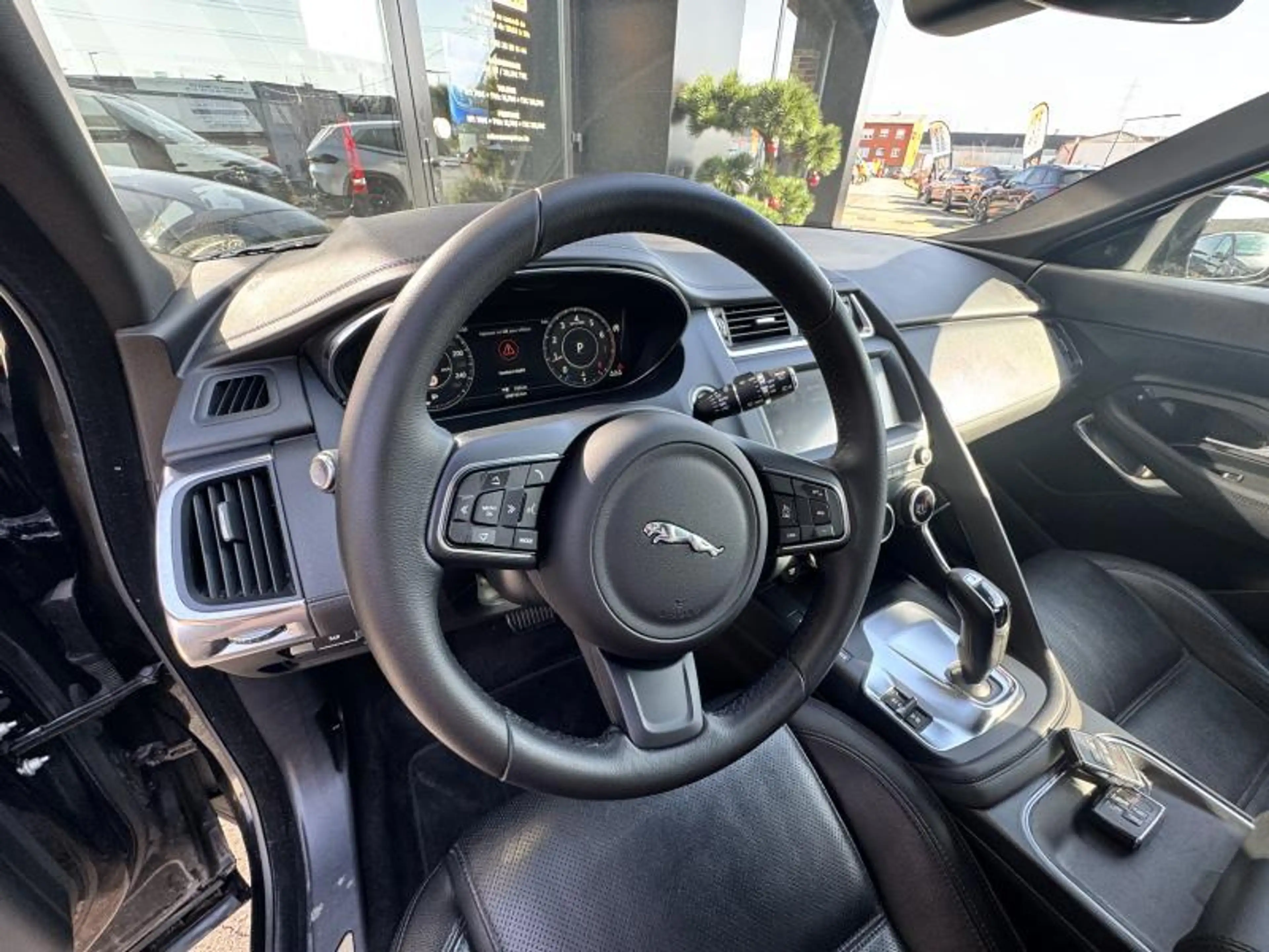 Jaguar E-Pace R-Dynamic S 2019 — photo 4