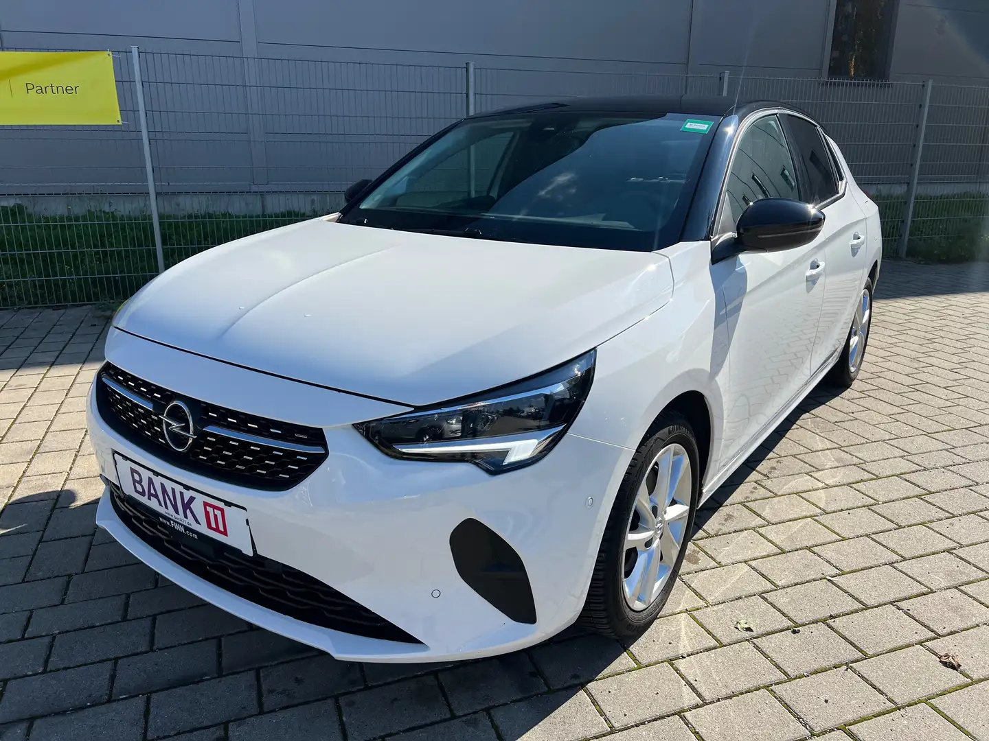 Opel Corsa 1Hand/Tüv Neu/Inspektion Neu/Werksgarantie Weiß - 1
