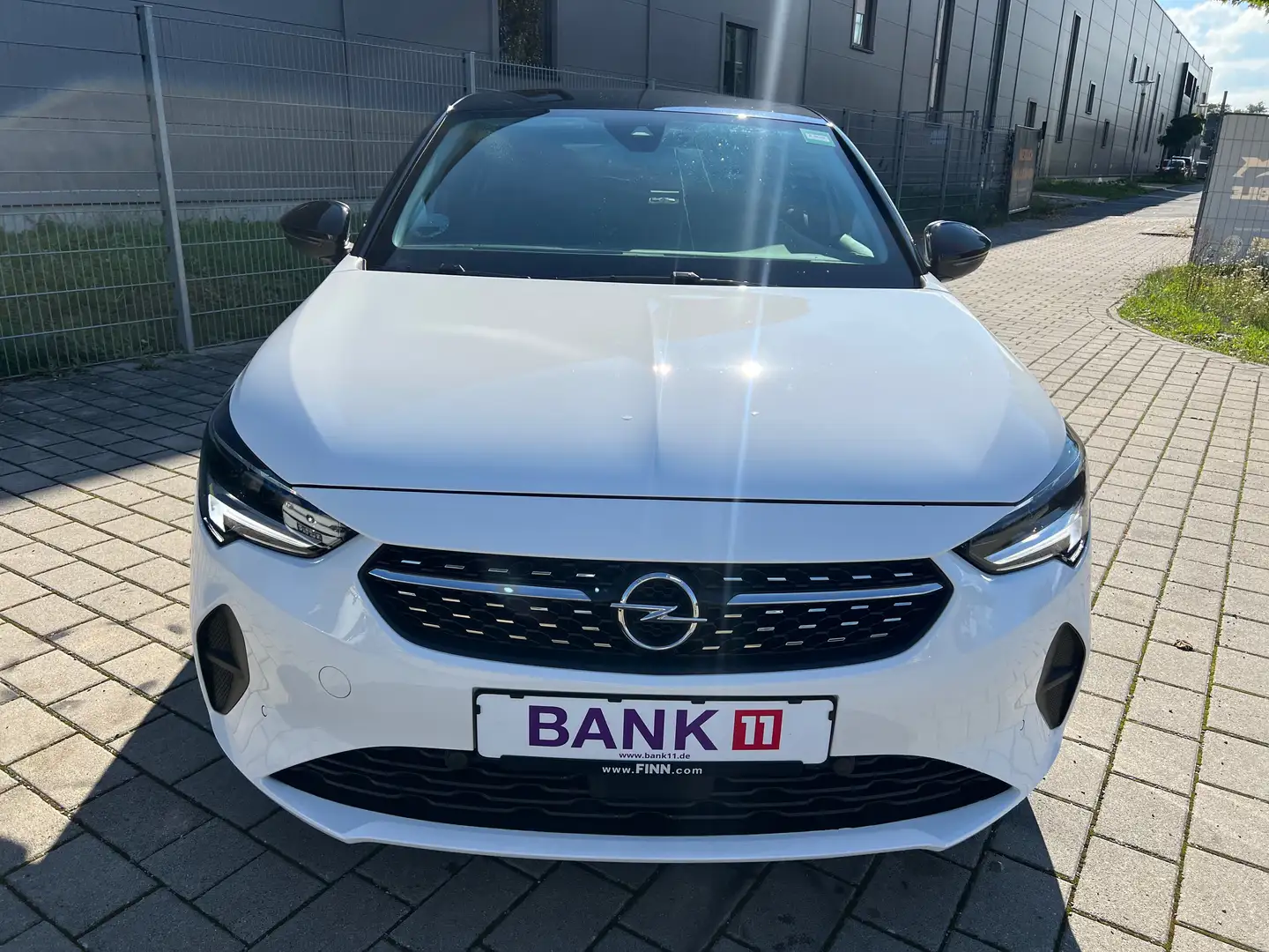 Opel Corsa 1Hand/Tüv Neu/Inspektion Neu/Werksgarantie Weiß - 2